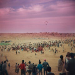 Amerikanische Fotografie von Sean Lotman, „A Hero Returns (Thar Desert, Indien)“, 2008