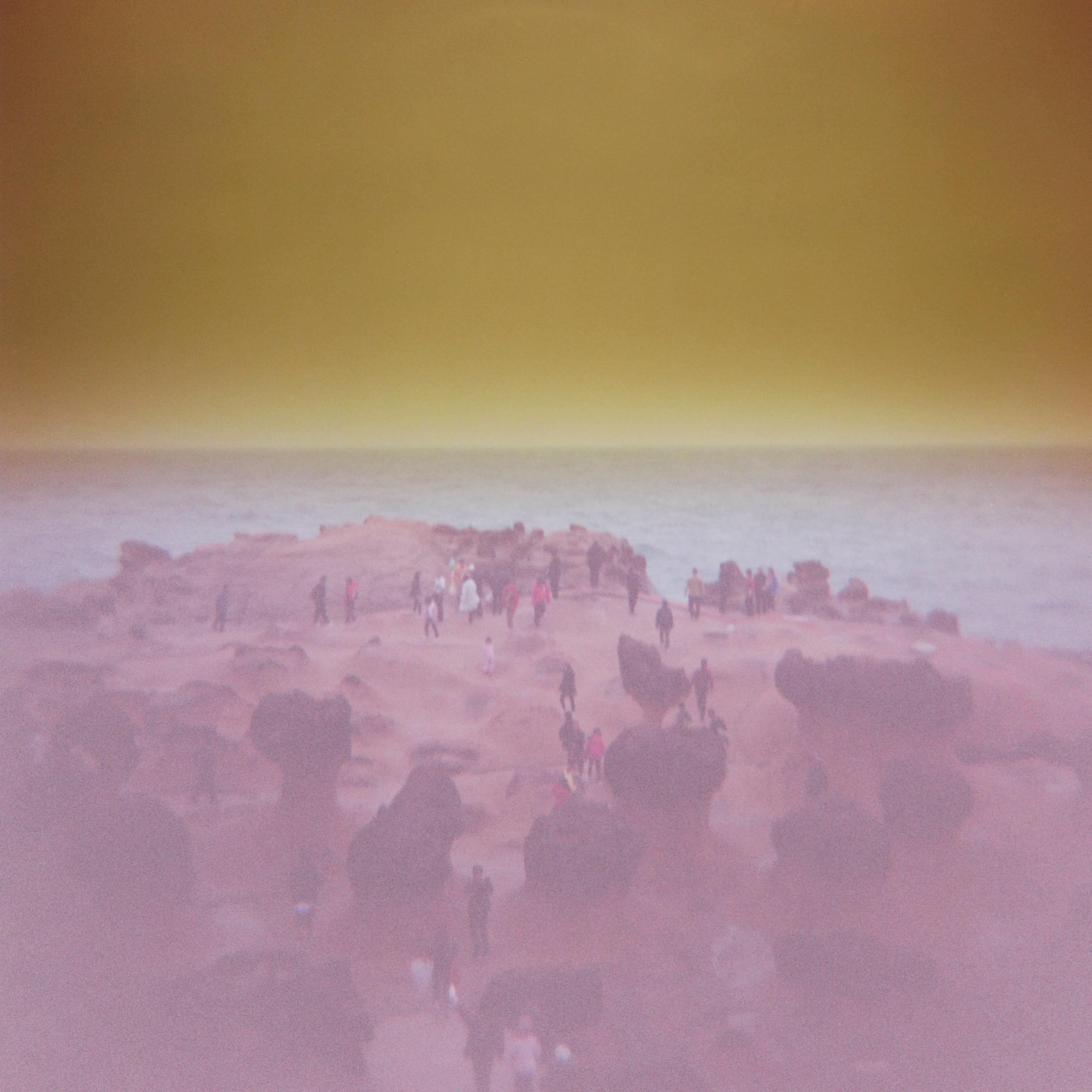 Amerikanische Fotografie von Sean Lotman, ohne Titel (Yehliu, Taiwan), 2011