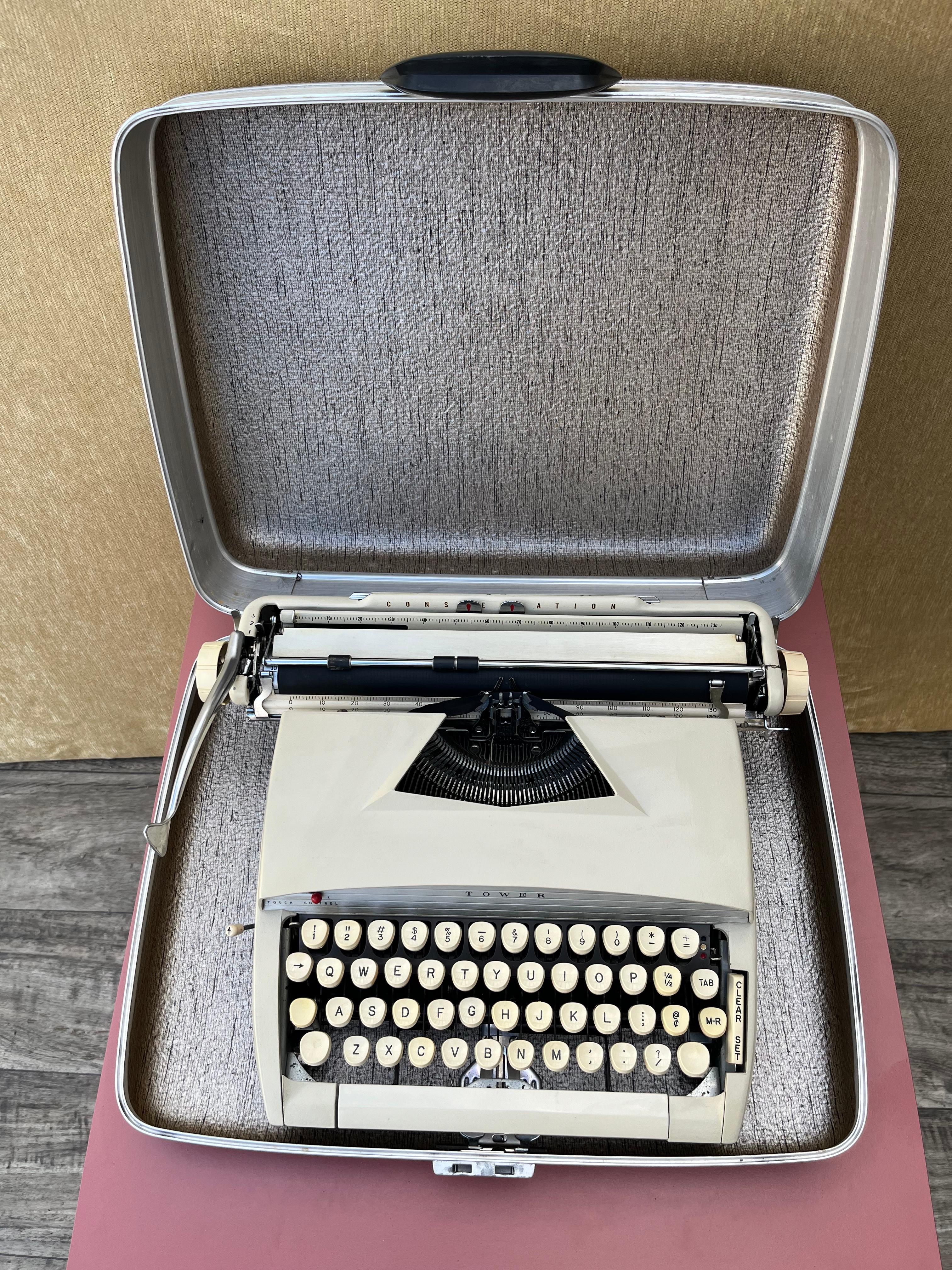 Sears Tower Constellation Portable Typewriter W/Metal Case. Circa 1960s. For Sale 2
