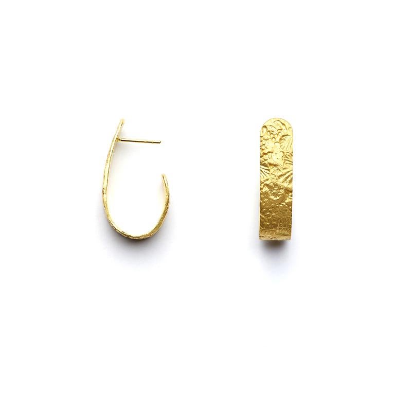 Susan Lister Locke Seascape Hoop Earrings in 18 Karat Gold In New Condition For Sale In Nantucket, MA