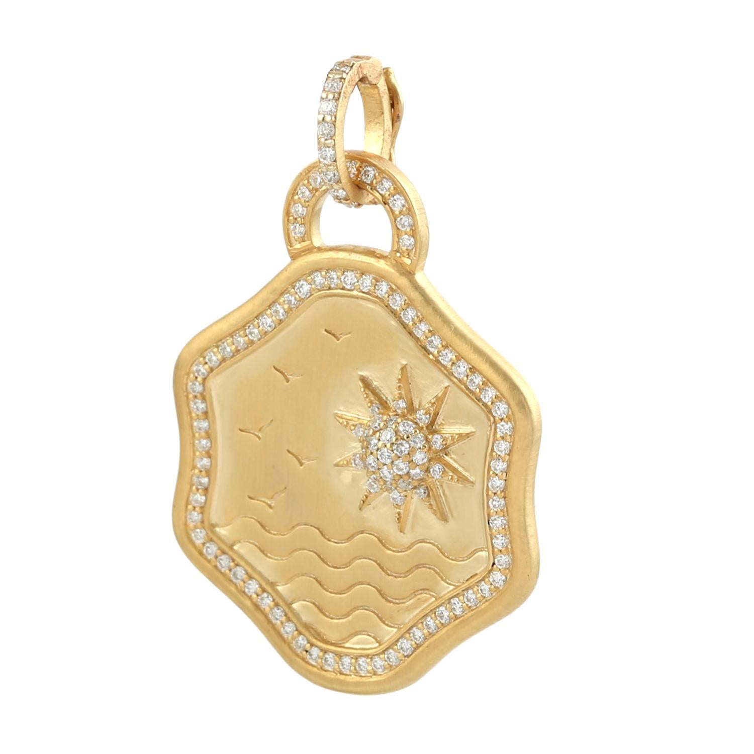 Seascape Medaillon-Anhänger mit Diamanten aus 14k Gelbgold (Art déco) im Angebot