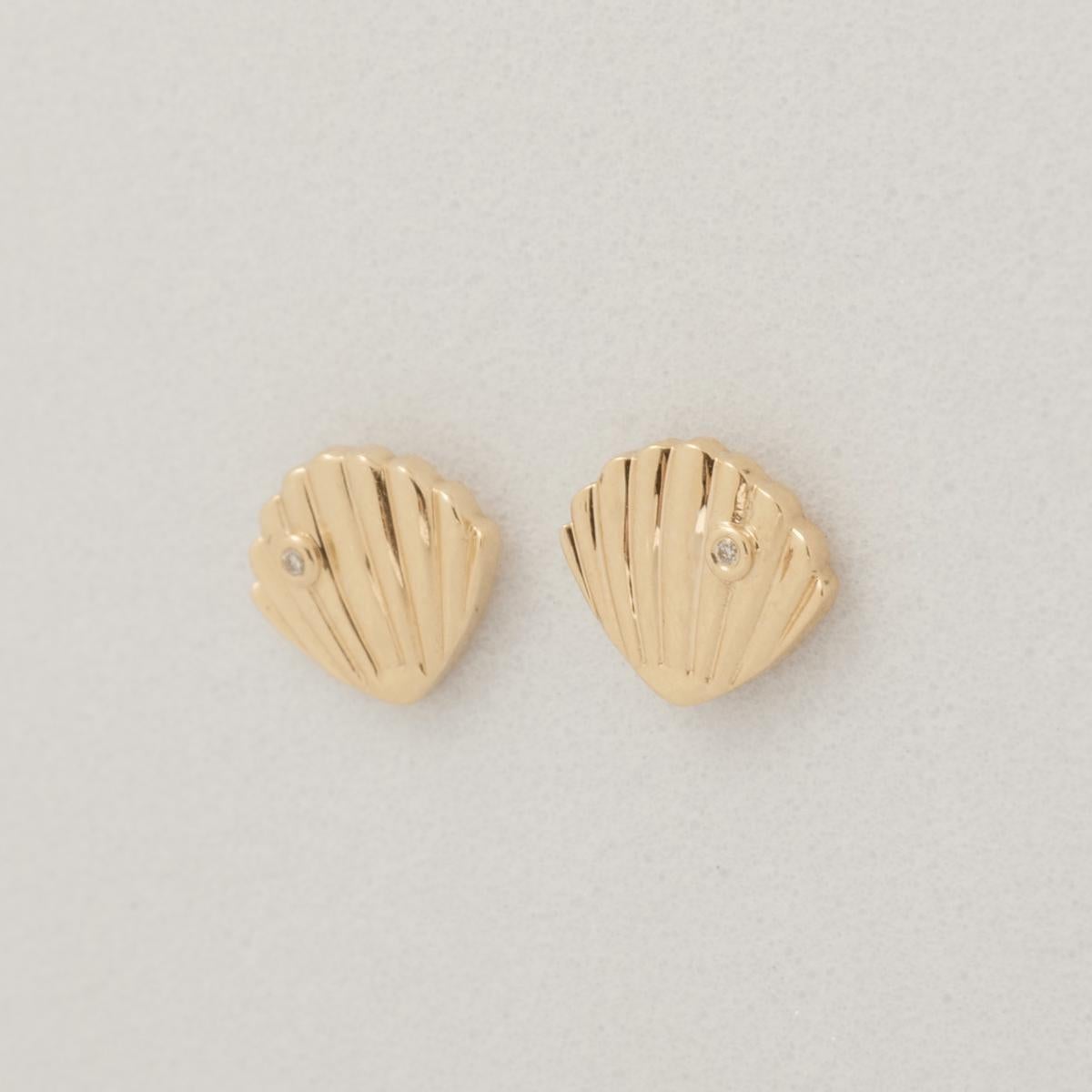 Pendientes infantiles de diamantes Seashell en oro macizo de 14k (certificados) Corte redondo en venta