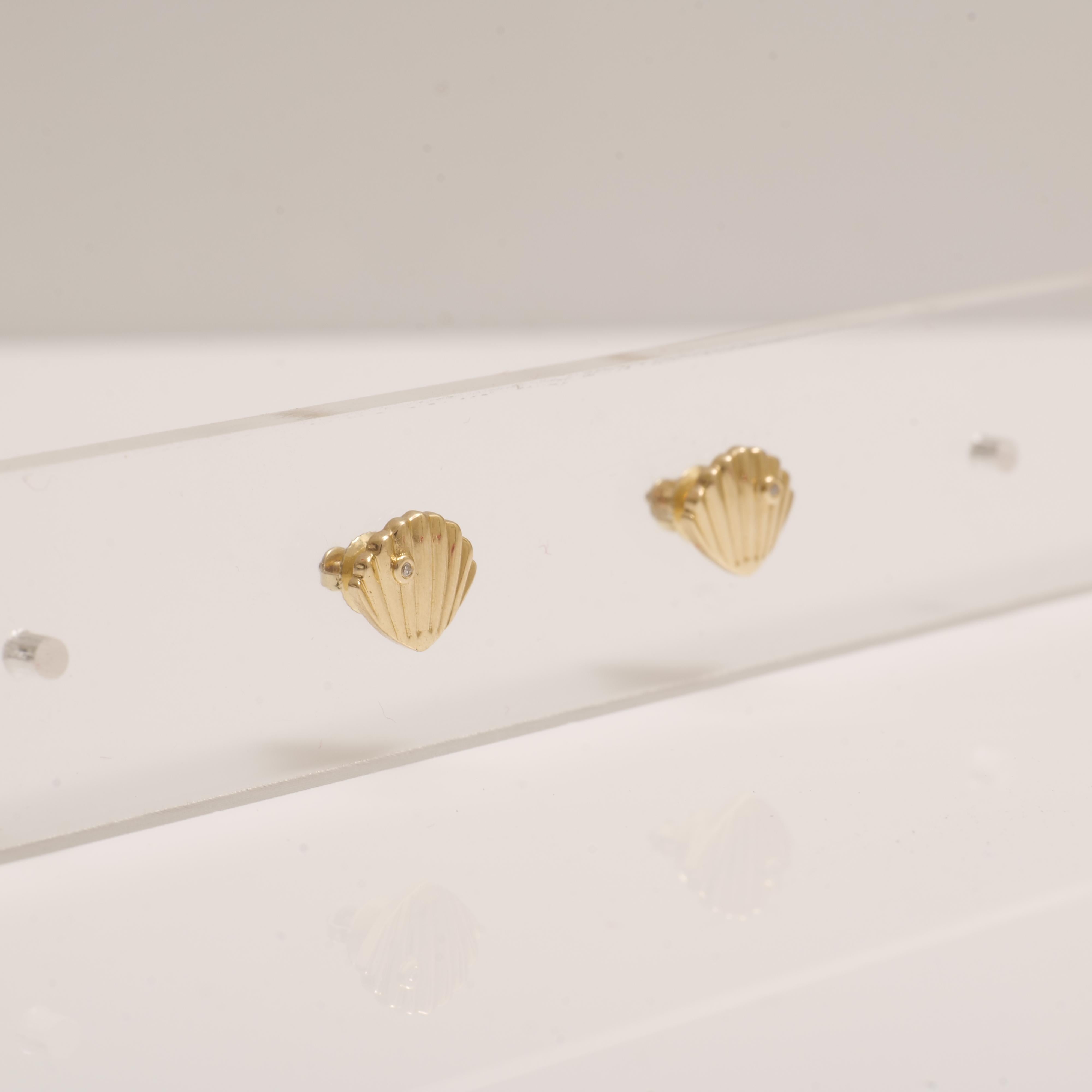 De las mujeres Pendientes infantiles de diamantes Seashell en oro macizo de 14k (certificados) en venta