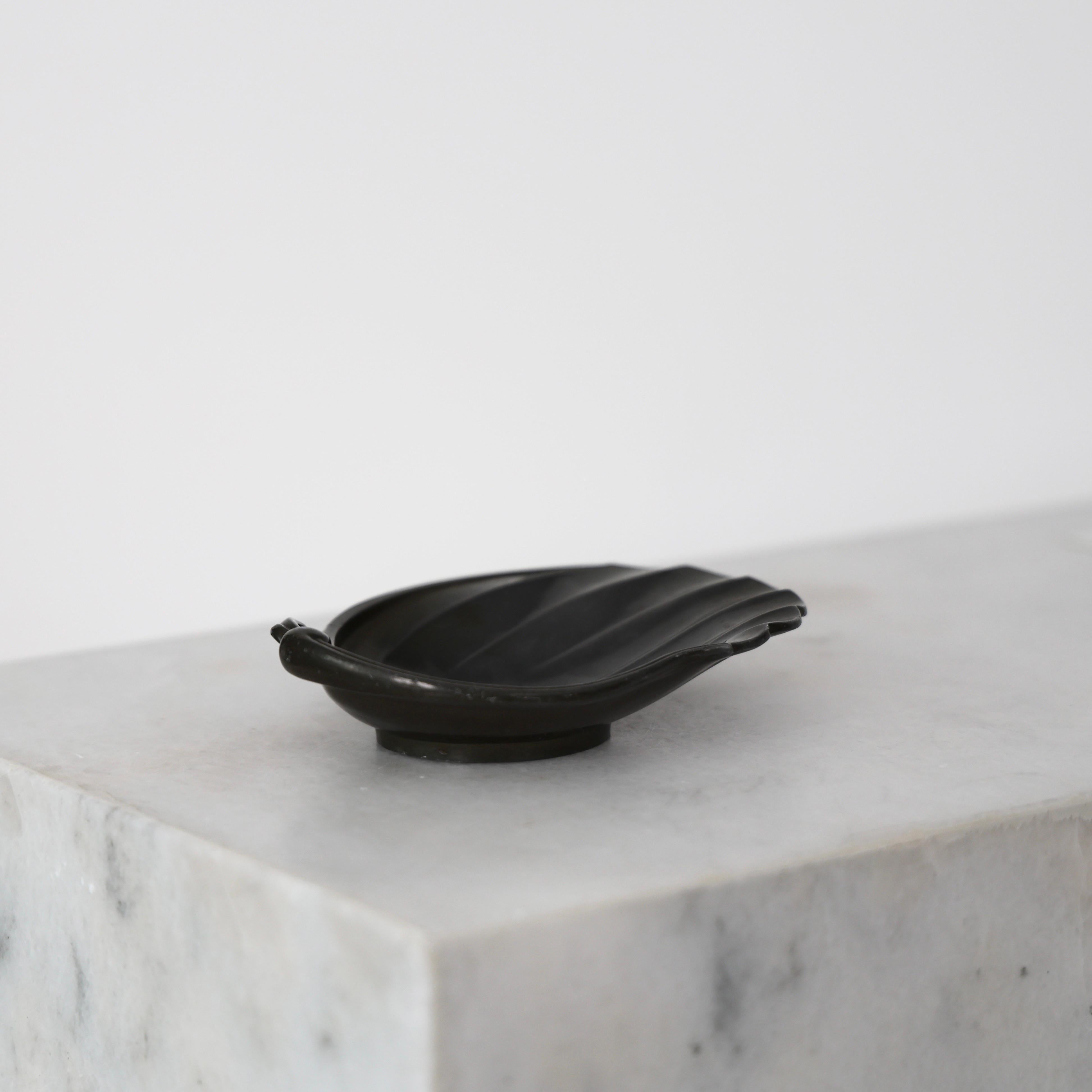 Diskometallschale mit Muscheln von Just Andersen, 1930er Jahre, Dänemark im Angebot 3