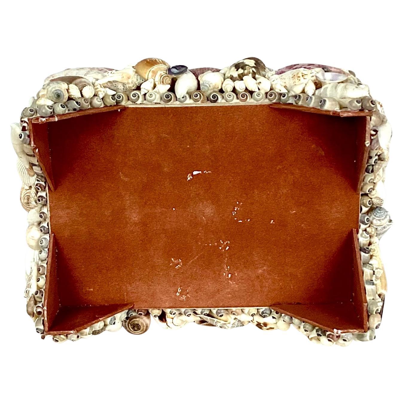 Seashell Encrusted Jewelry Box, Vintage Coastal In Good Condition For Sale In Bradenton, FL