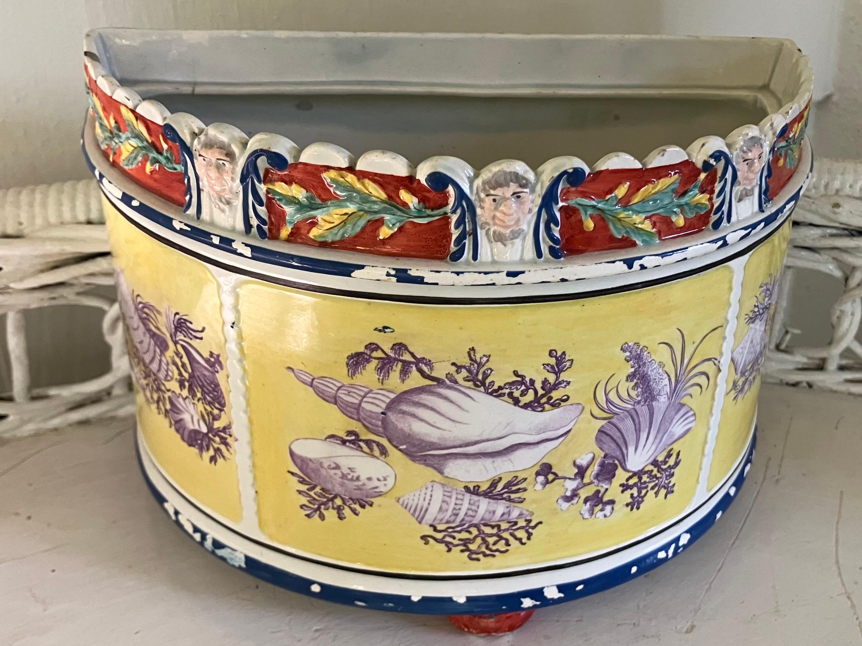 Vaso a forma di conchiglia in vendita 1