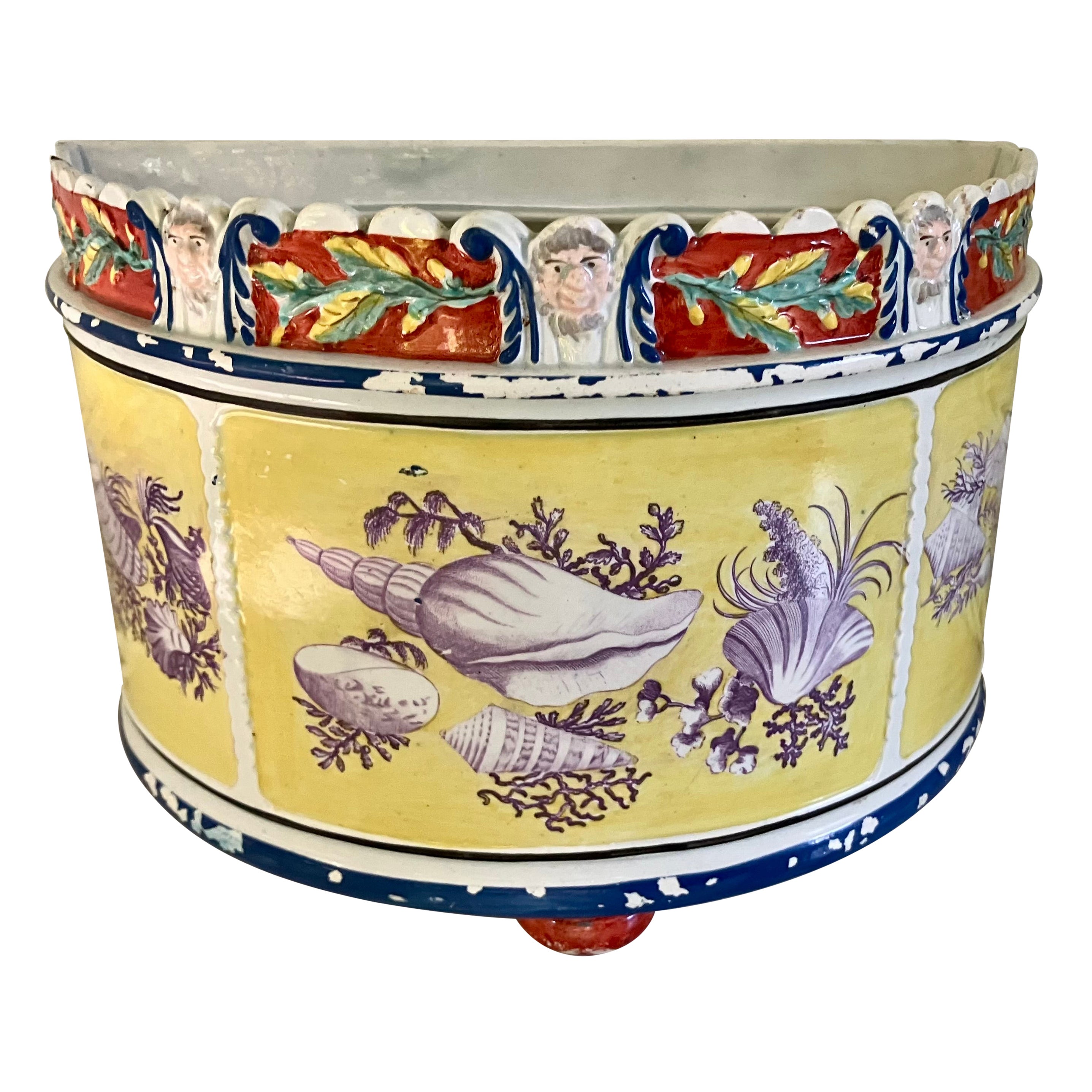 Vaso a forma di conchiglia