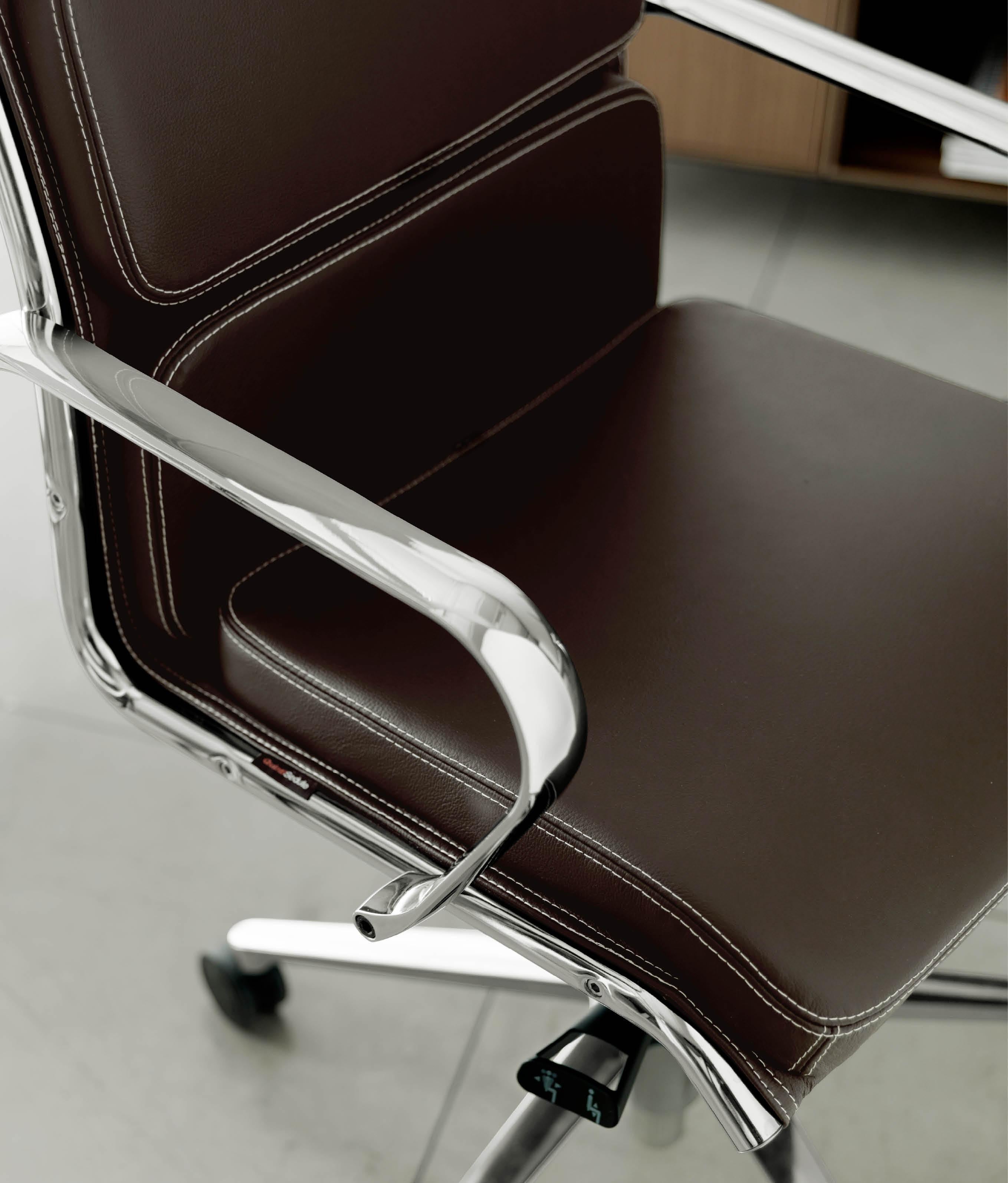 Postmoderno Season Comfort XL Poltrona direzionale imbottita con schienale alto di Quinti Sedute in vendita