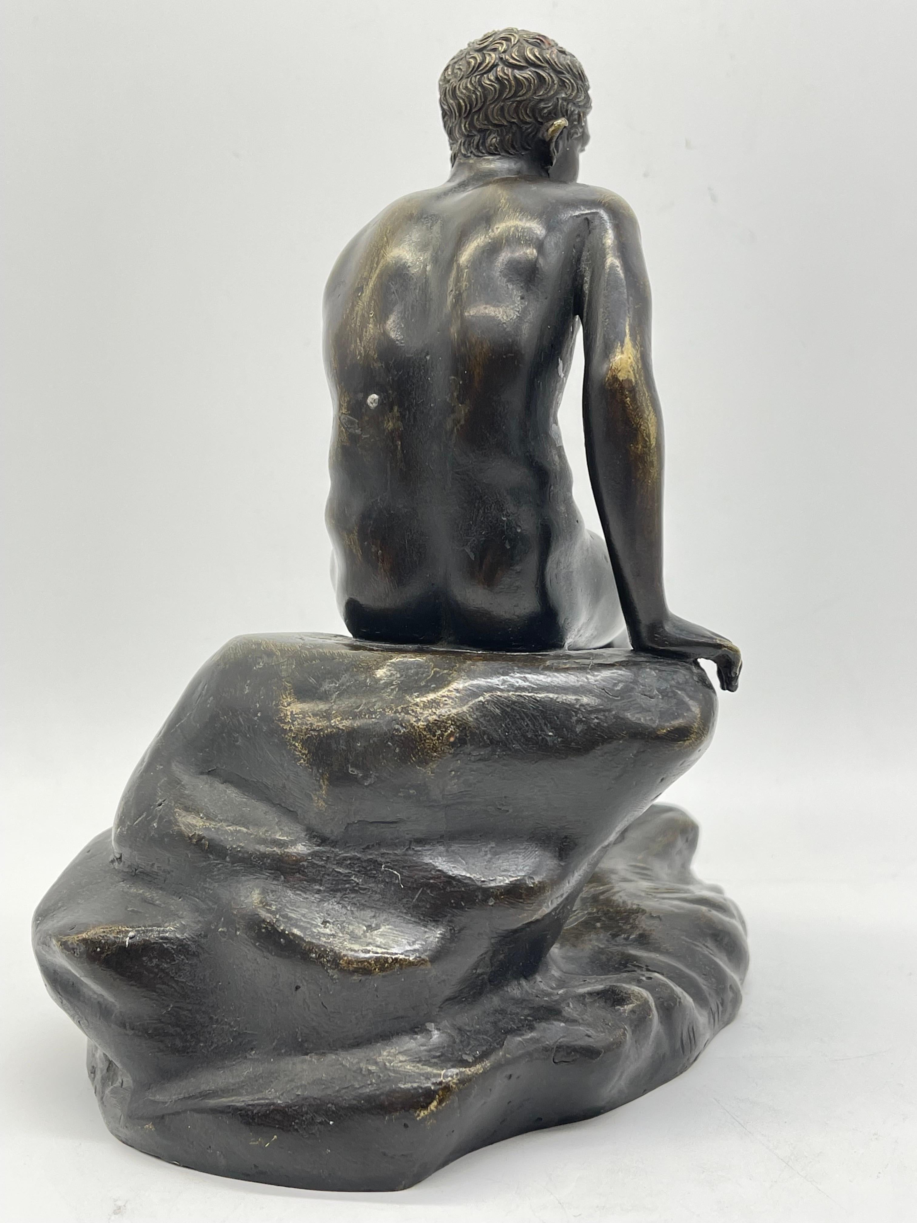Seated athletic bronze sculpture / Figure Greek - Roman mythology In Good Condition For Sale In Berlin, DE