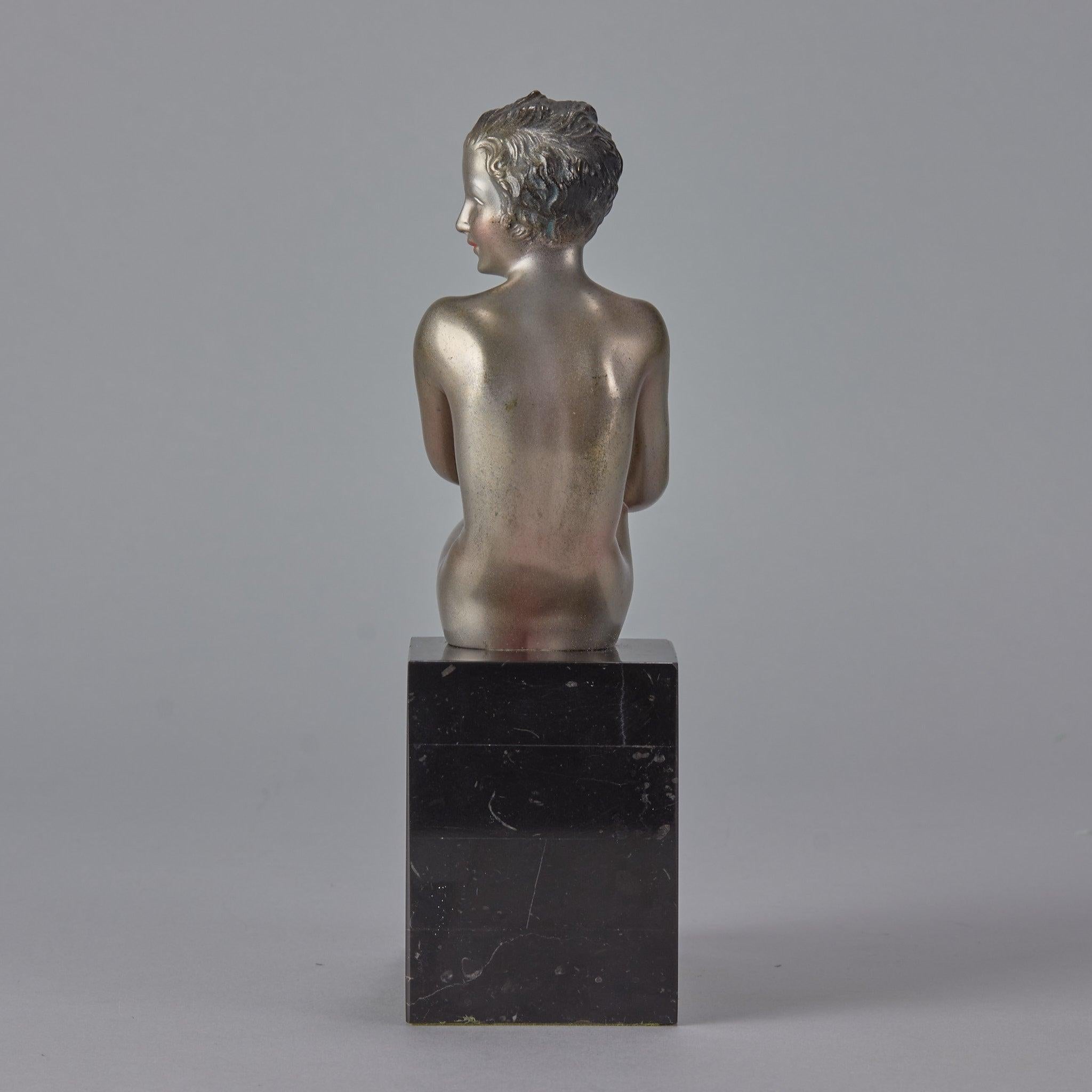 Bronze Beauty assise Art Déco peinte à froid par Josef Lorenzl en vente