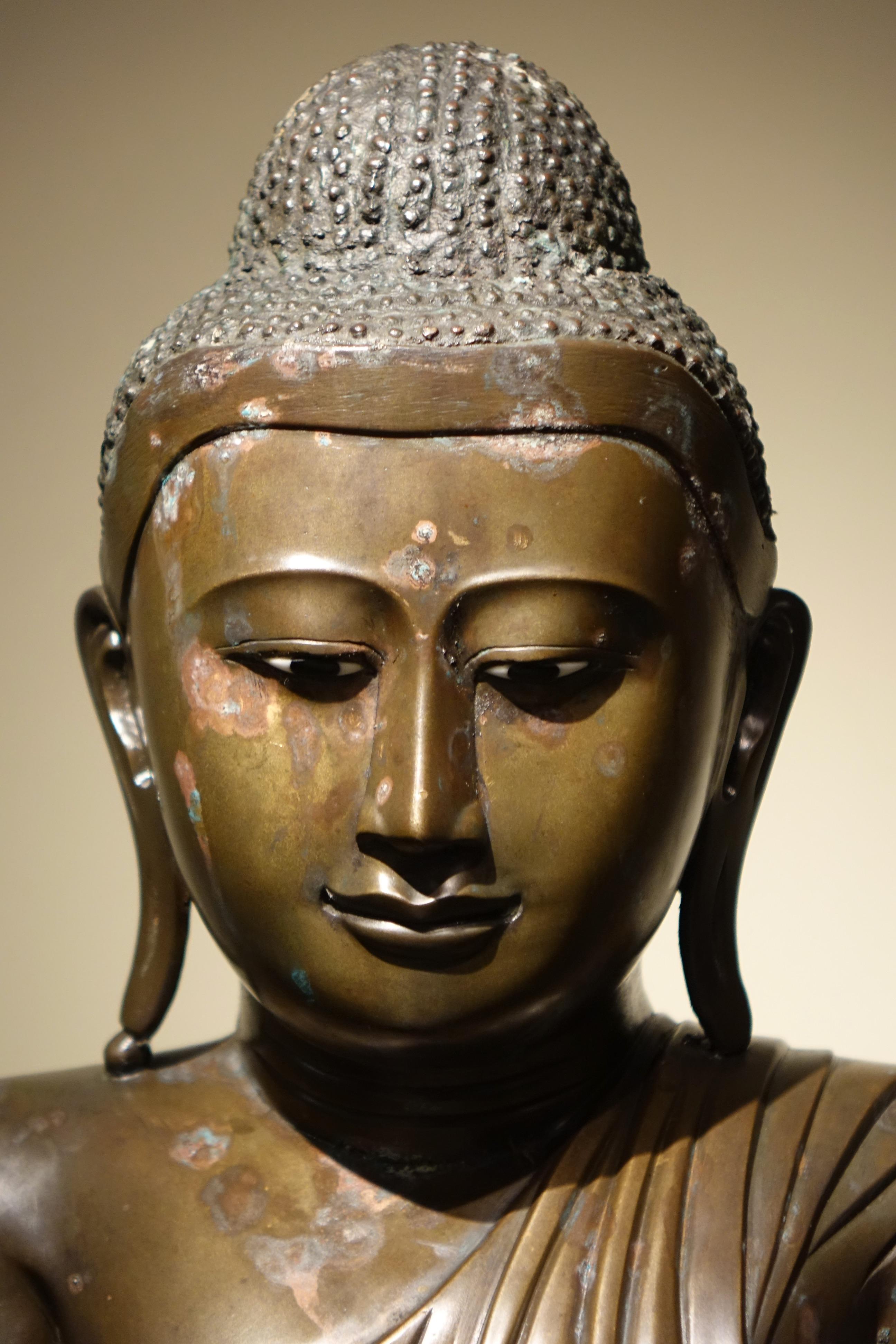 Other Seated Bronze Bouddha in Bhumisparsa mùdra, Mandalay, Burma, 19th c. For Sale