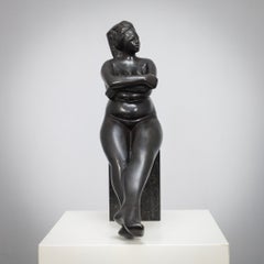 Scultura femminile seduta di Francine Govers, Paesi Bassi, anni '90