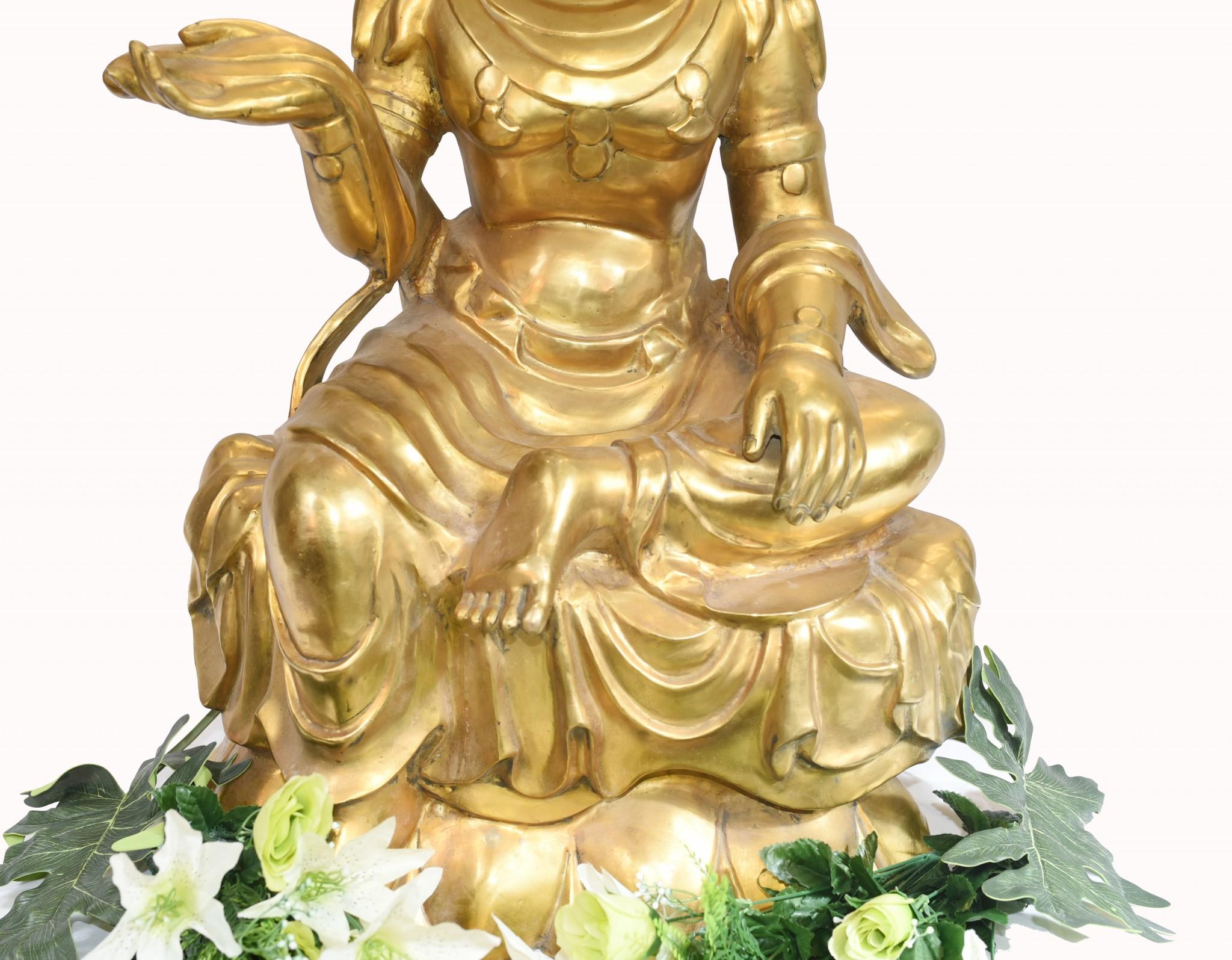 Seated Golden Buddha Statue Nepalese Meditation Bronze Sculpture For Sale 2