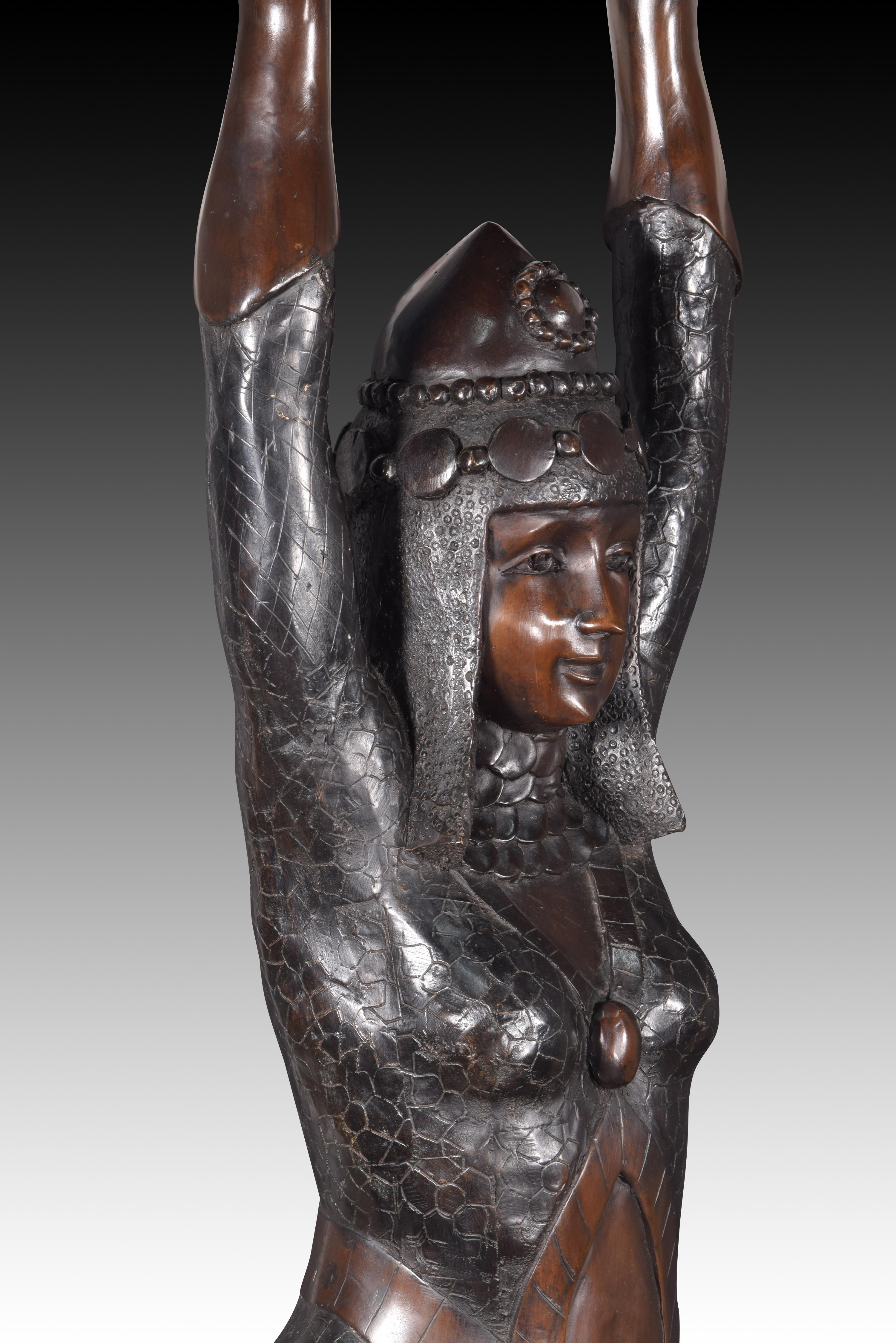 Seated offering lady. Bronze. 20th century, after Art Dèco. In Good Condition For Sale In Madrid, ES