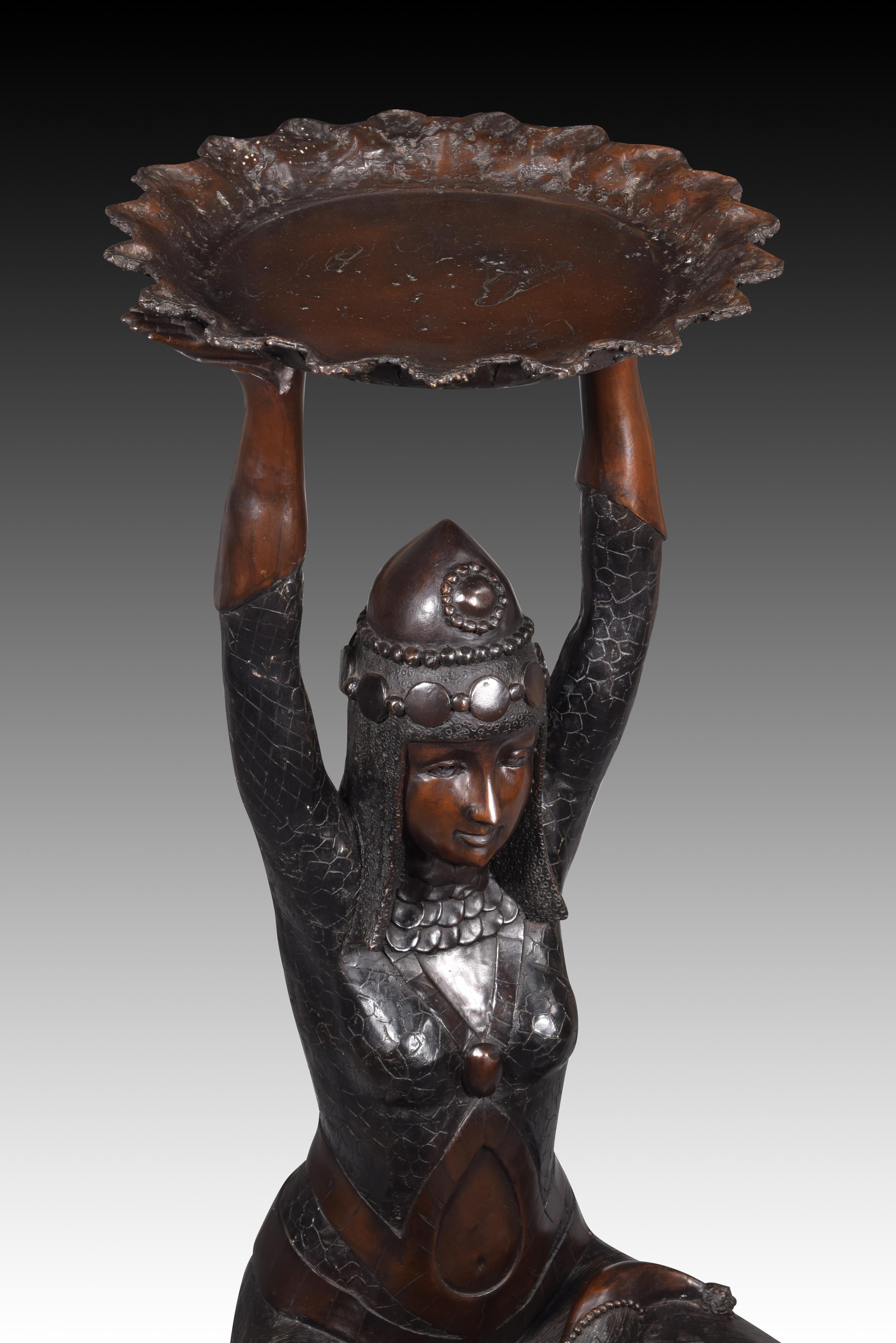 20th Century Seated offering lady. Bronze. 20th century, after Art Dèco. For Sale
