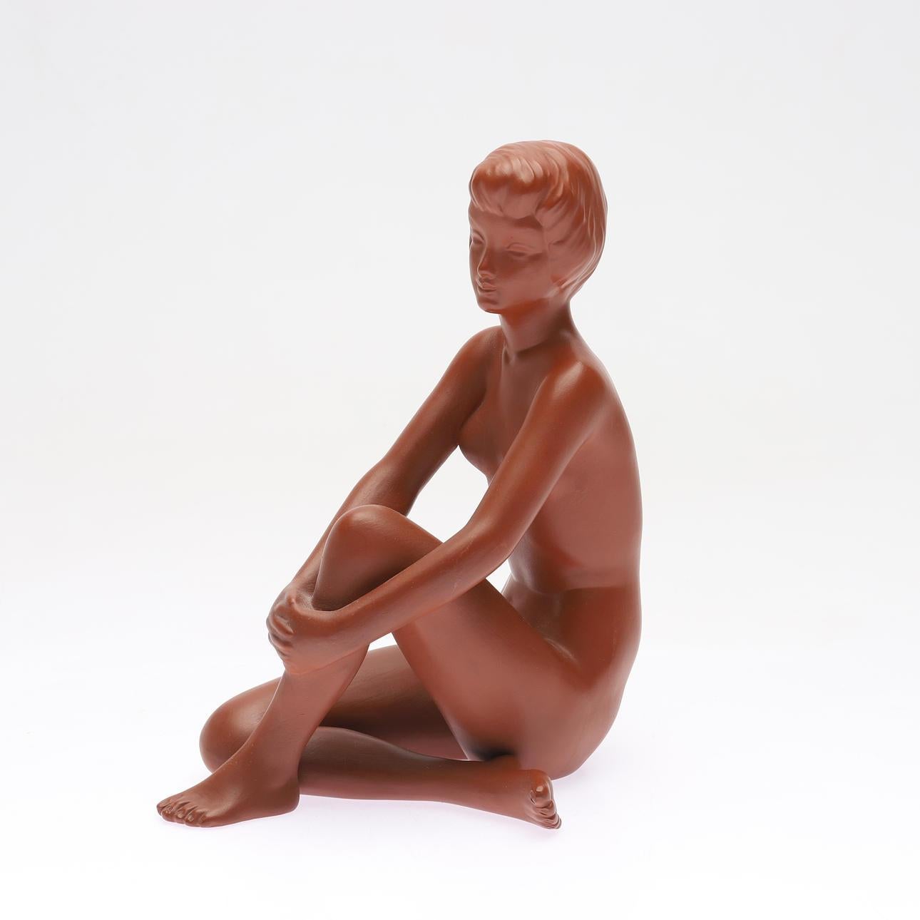 Seated Woman Figurine Sculpture by Gmundner Ceramic In Good Condition For Sale In Vienna, AT