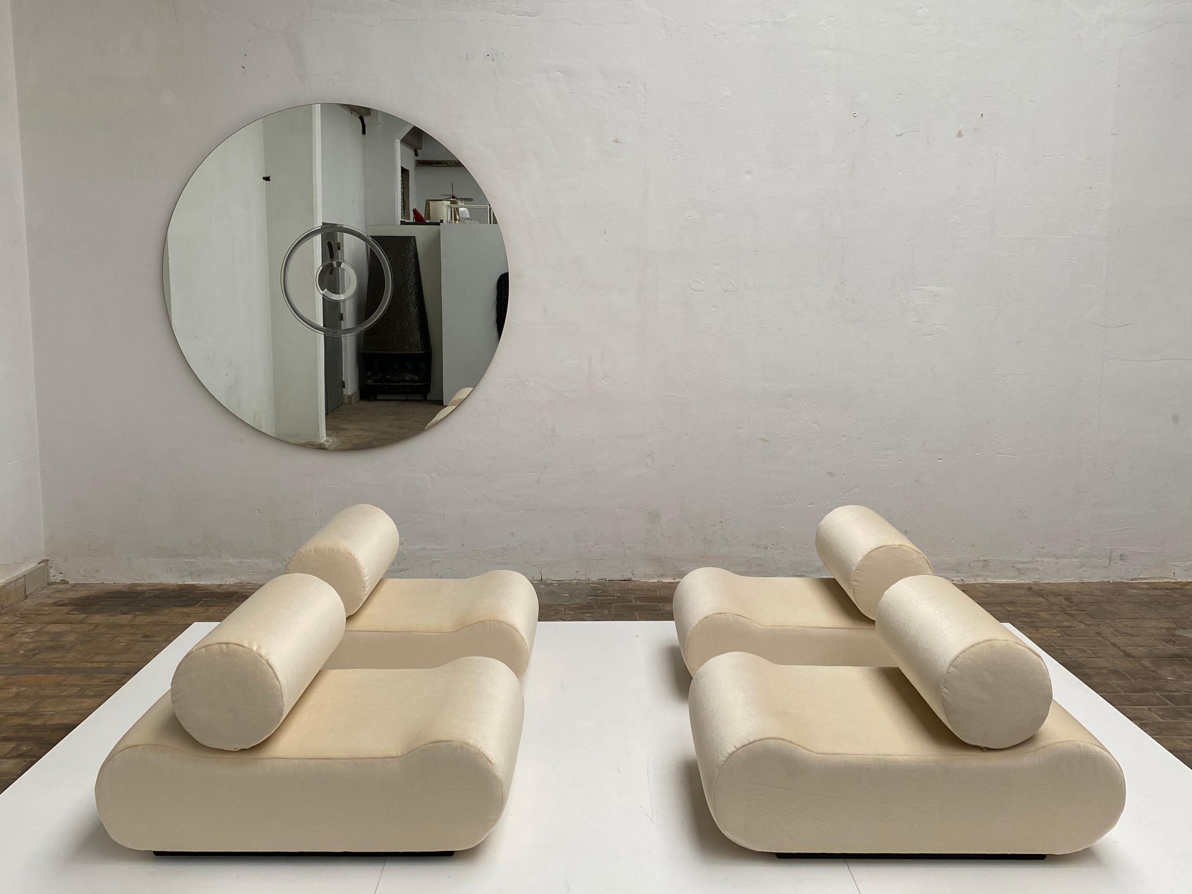 Sitzmöbel als minimalistische Skulptur, 4 Elemente von Uredat, 1969, Mohair-Polsterung (Deutsch) im Angebot