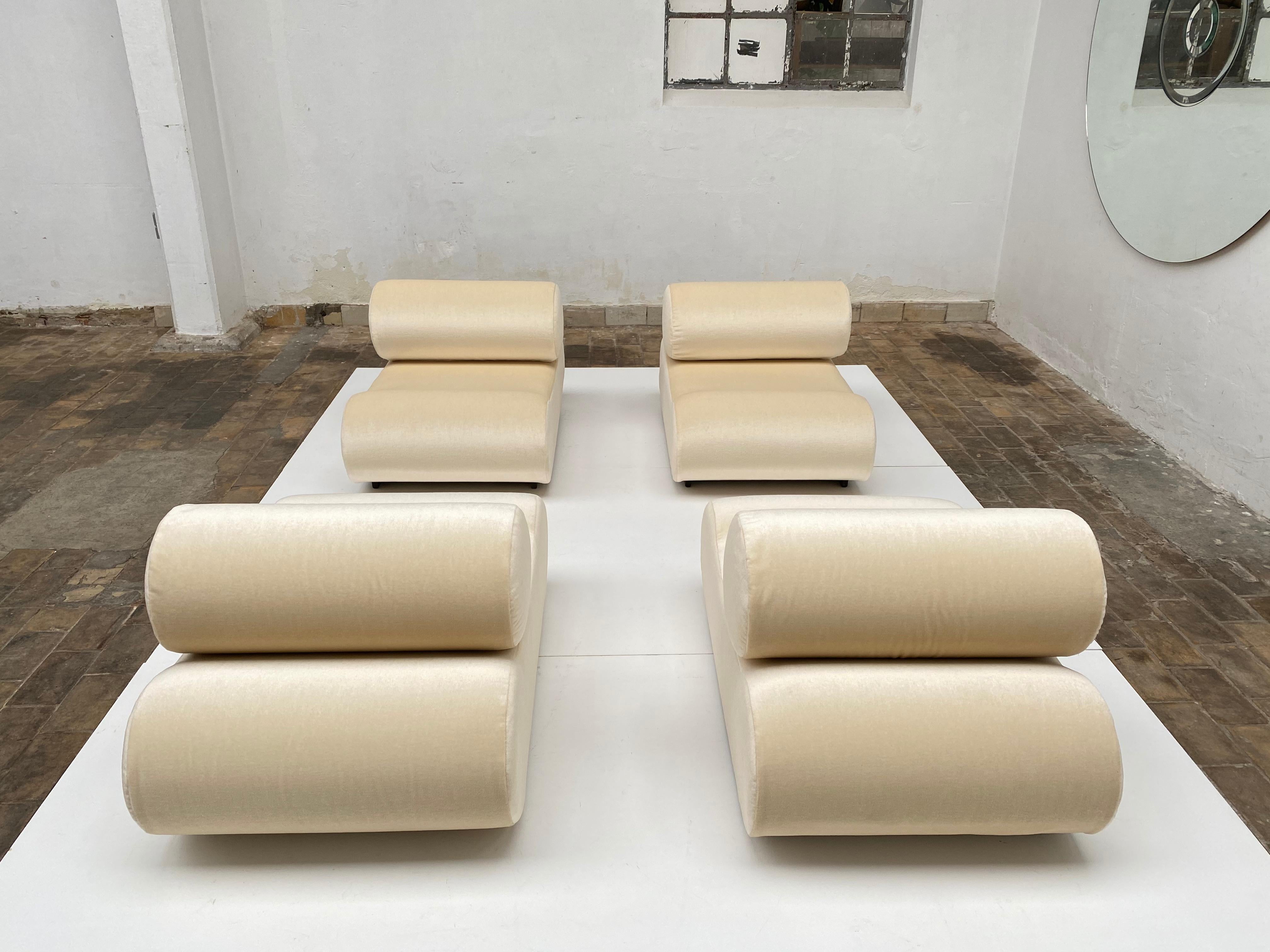 Sitzmöbel als minimalistische Skulptur, 4 Elemente von Uredat, 1969, Mohair-Polsterung im Angebot 1