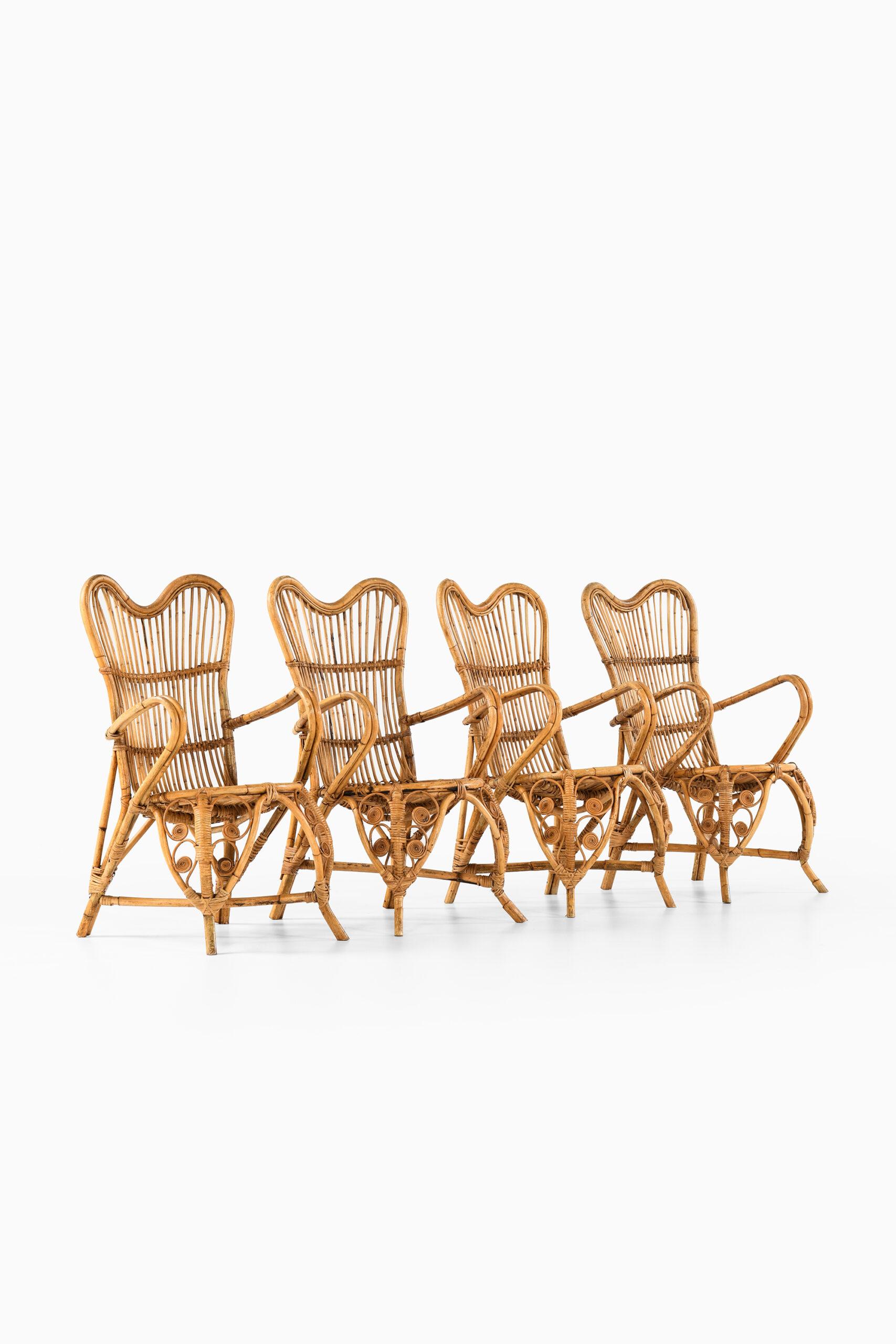 Scandinave moderne Groupe de sièges comprenant des fauteuils et des tables en vente