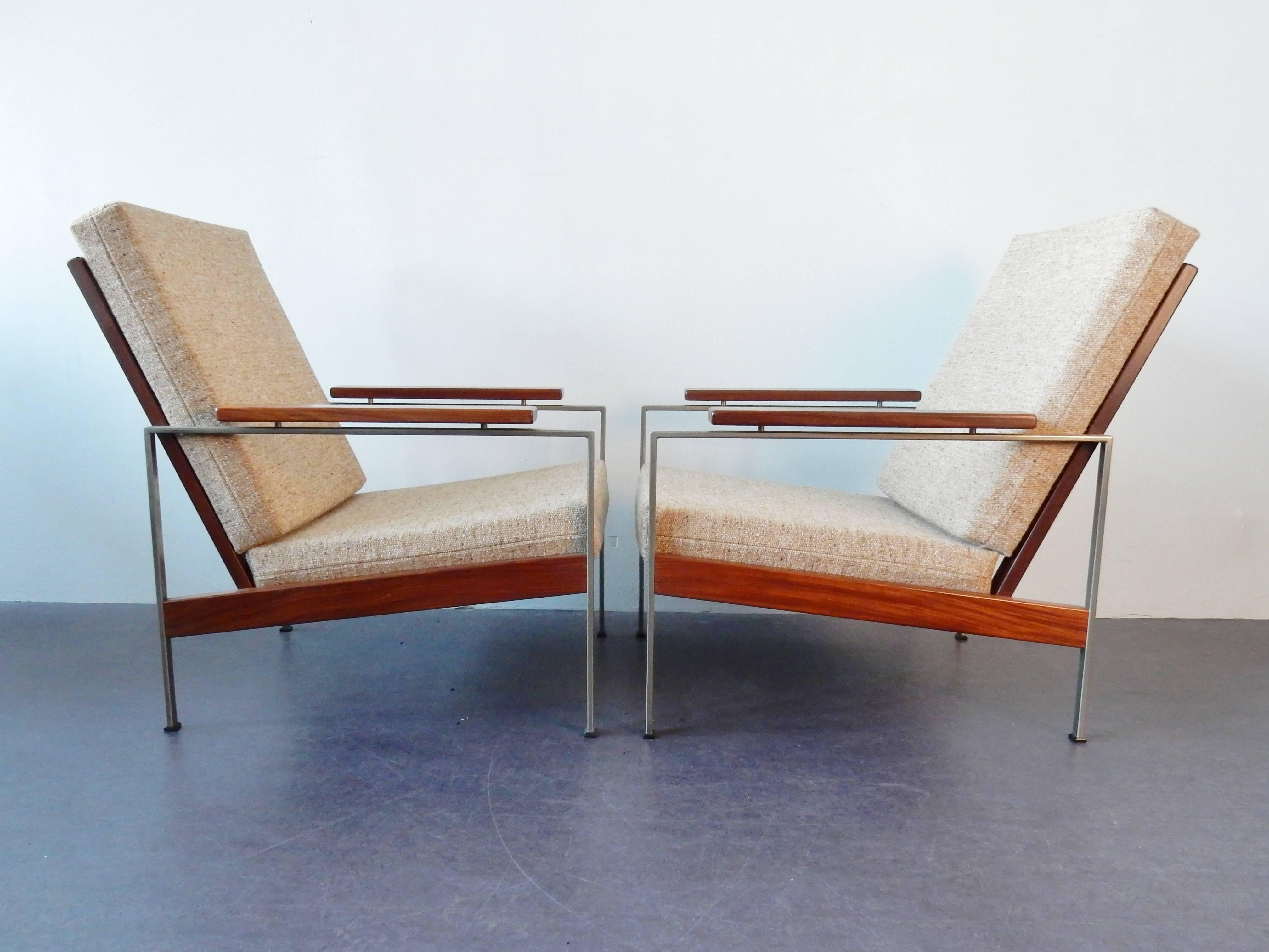 This seating group is completely reupholstered in a light brown fabric by Danish art Weaving, a beautiful blended fabric. The foam has also been redone. A great and comfortable set of two lounge chairs and a three-seat sofa.