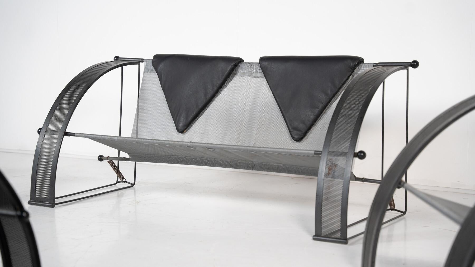 Ensemble de sièges dans le style de Mario Botta, Italie, années 1980

Dimensions   D :  62 cm (24.41