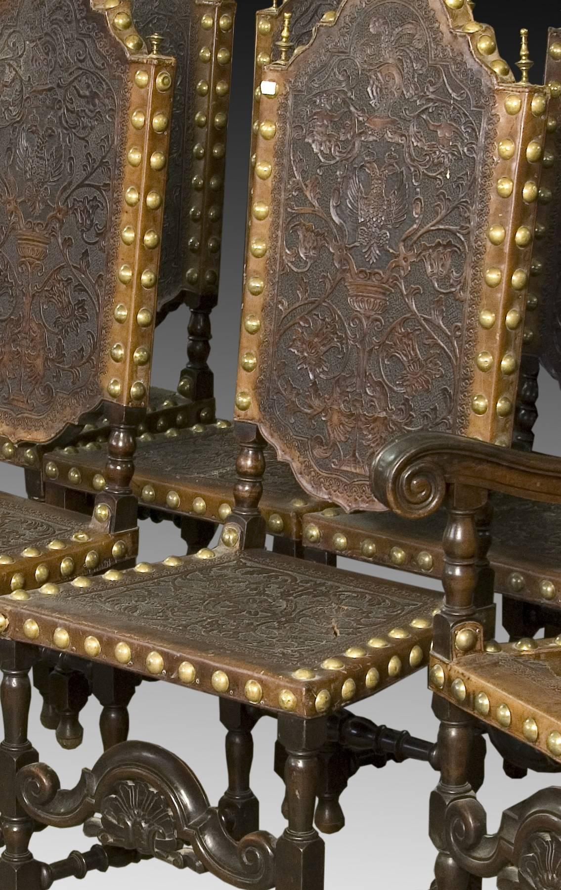 Seats in walnut and embossed leather, 19th century. Set of six chairs and two matching armchairs, made of walnut and with seat and back in embossed leather (some leathers require restoration). The structure is based on the traditional models of the