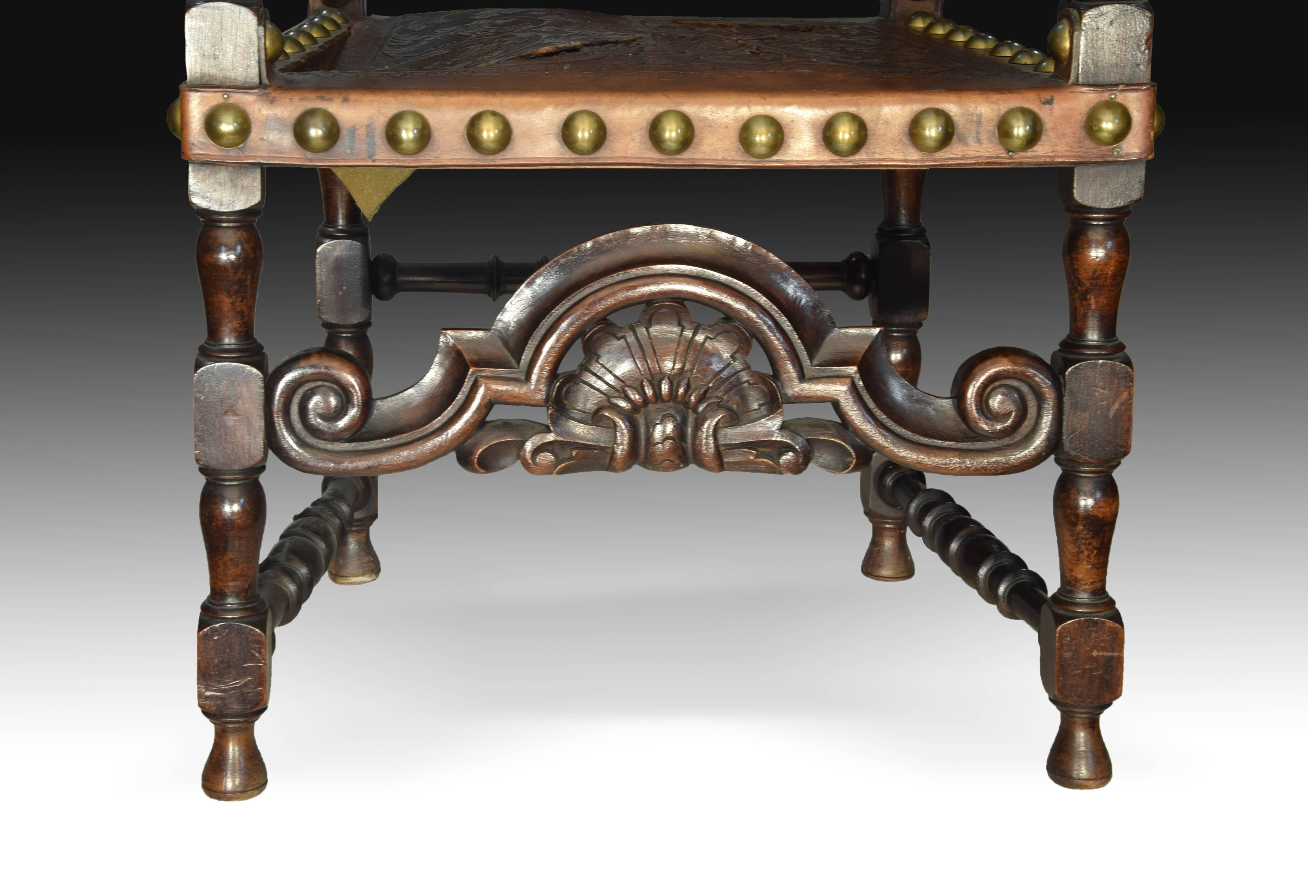 Seats in Walnut and Embossed Leather, 19th Century In Fair Condition For Sale In Madrid, ES