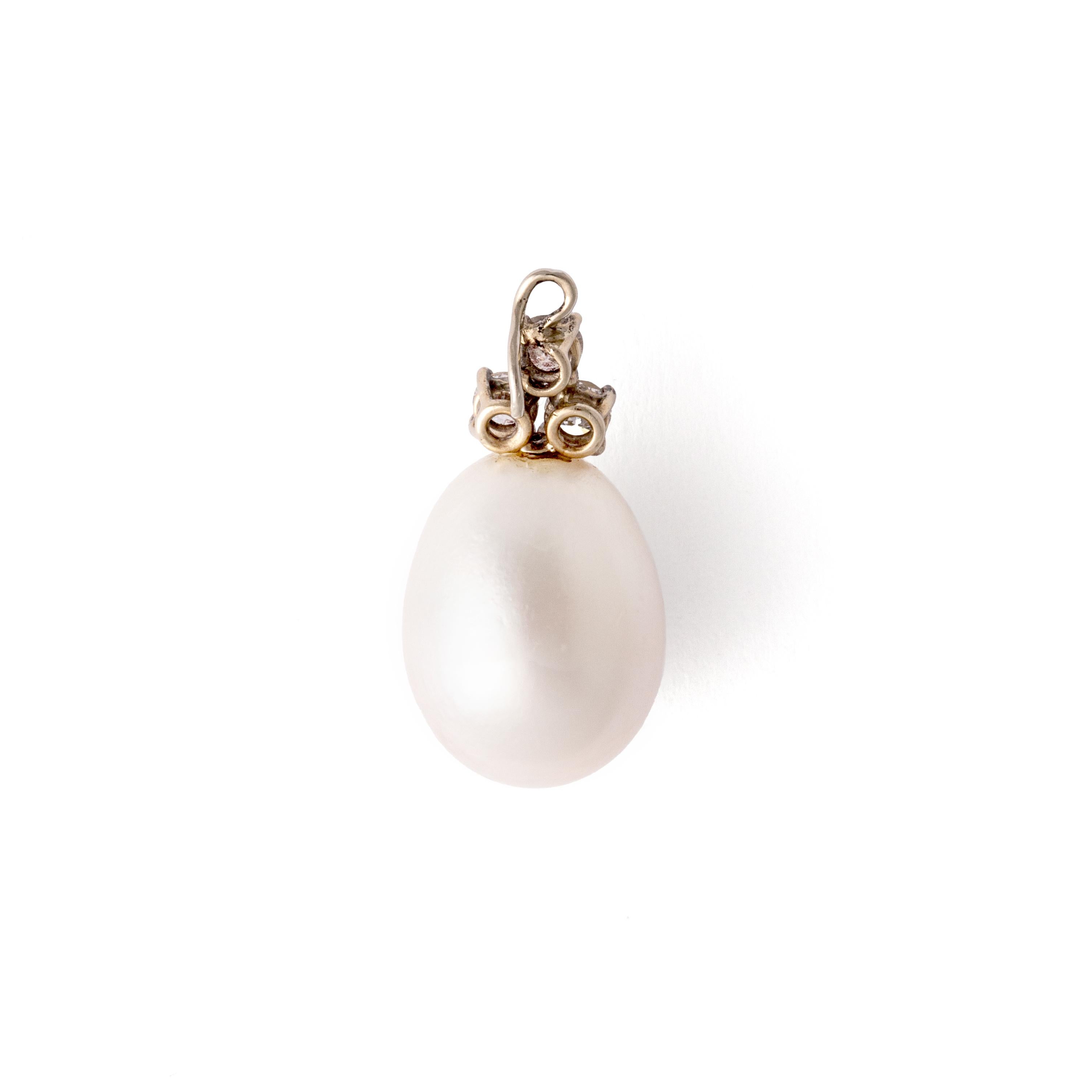 Round Cut Seawater Pearl Diamond White Gold Pendant For Sale