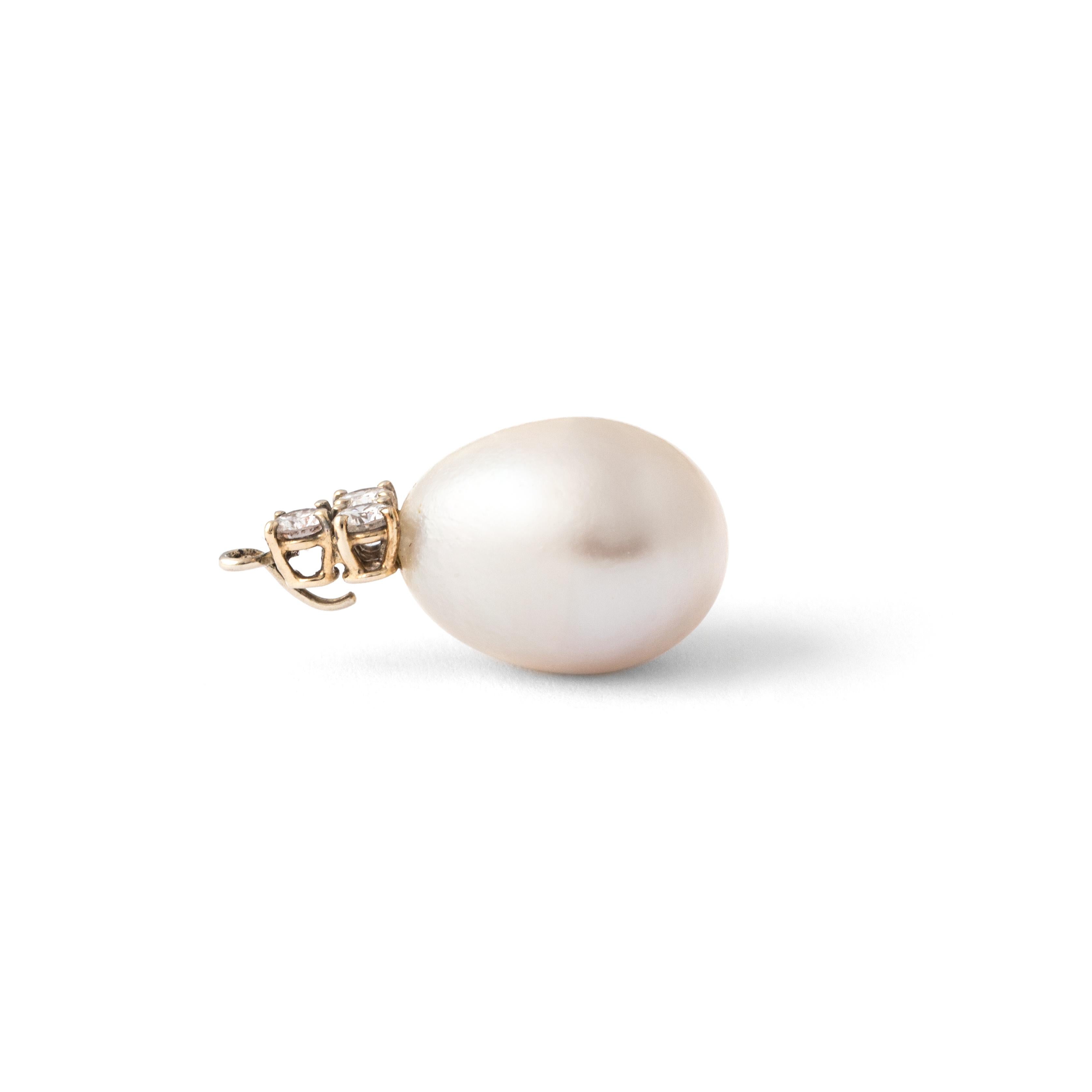 Seawater Pearl Diamond White Gold Pendant In Good Condition For Sale In Geneva, CH