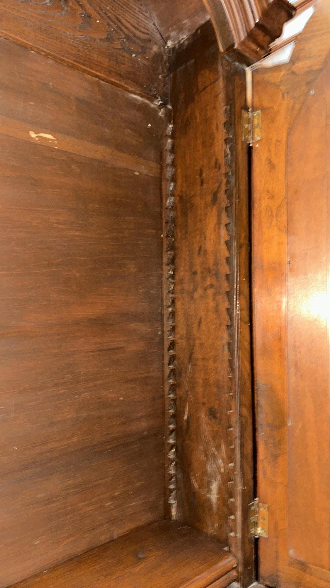 Seegras Intarsien Nussbaum gespiegelt Tombstone georgianischen Sekretär Schreibtisch Bücherregal oben im Angebot 7