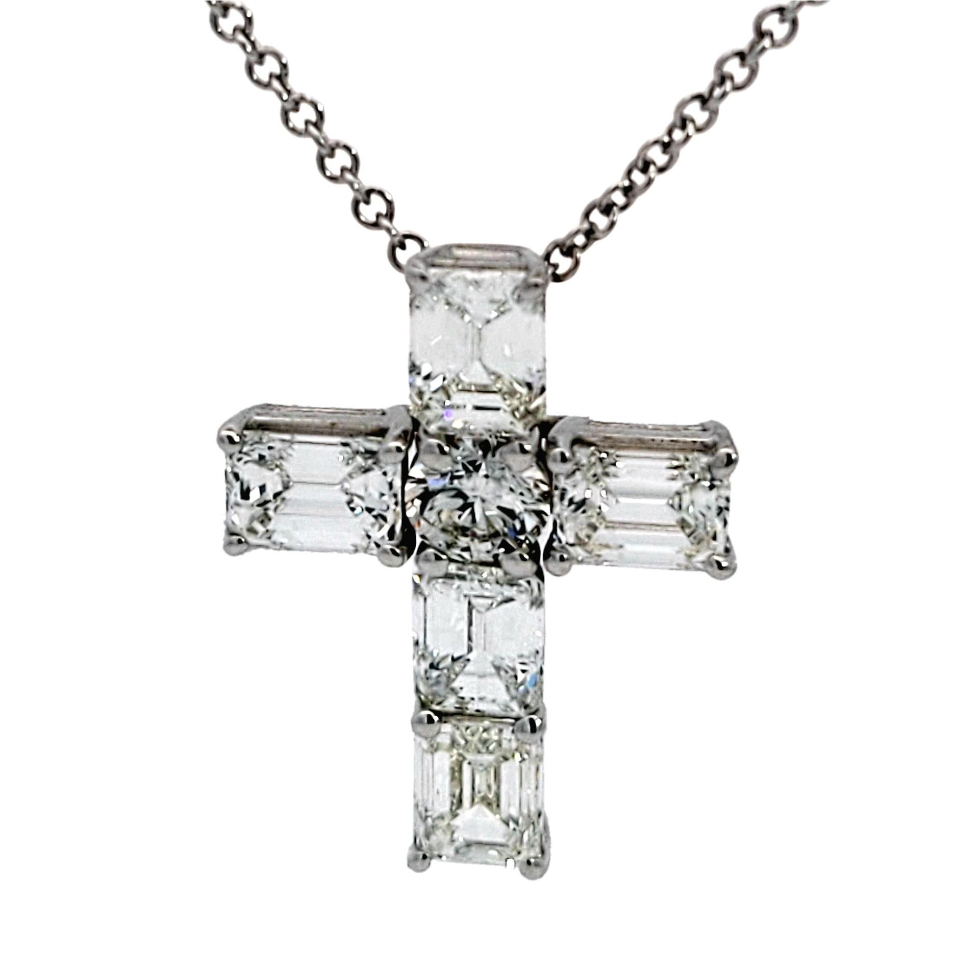 Sebastian Bernards 3,51 Karat, 18 Kt Gold Smaragdschliff Diamant-Kreuz-Anhänger (Neoklassisch) im Angebot