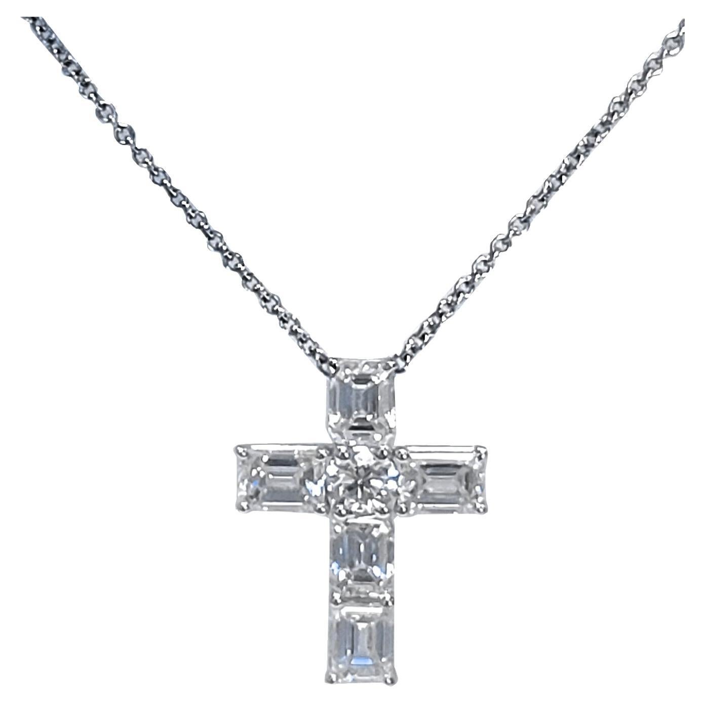 Sebastian Bernards Pendentif croix en or 18 carats avec diamant taille émeraude de 3,51 carats