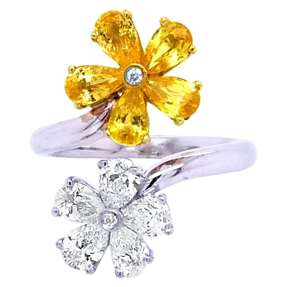 Bague 18 carats style fleur de Sebastian Bernards avec diamant de 0,96 carat et saphir jaune de 1,47 carat en vente