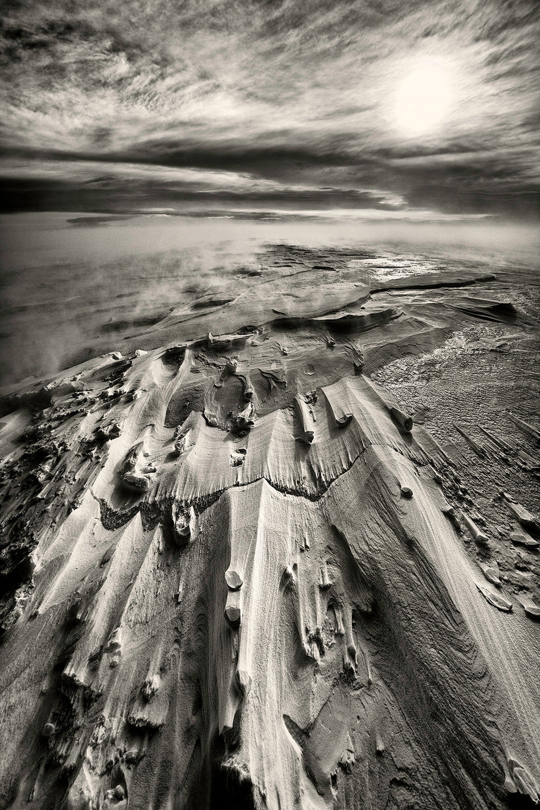 Sebastian Copeland Landscape Photograph – Grönlandsturm - N62˚20 W46˚48 - Grönland