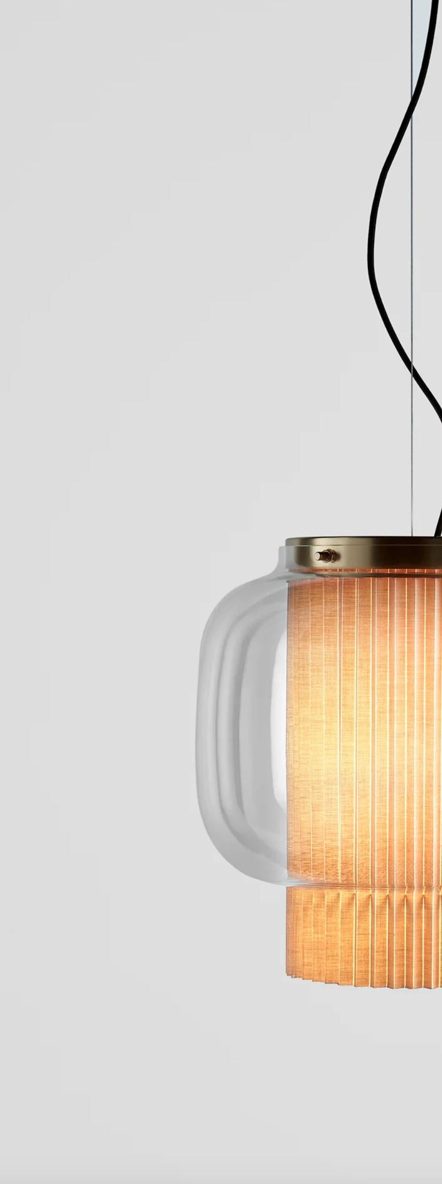 XXI secolo e contemporaneo Sebastian Herkner Manila T Pe Beige Lampada a sospensione in tessuto per Parachilna in vendita