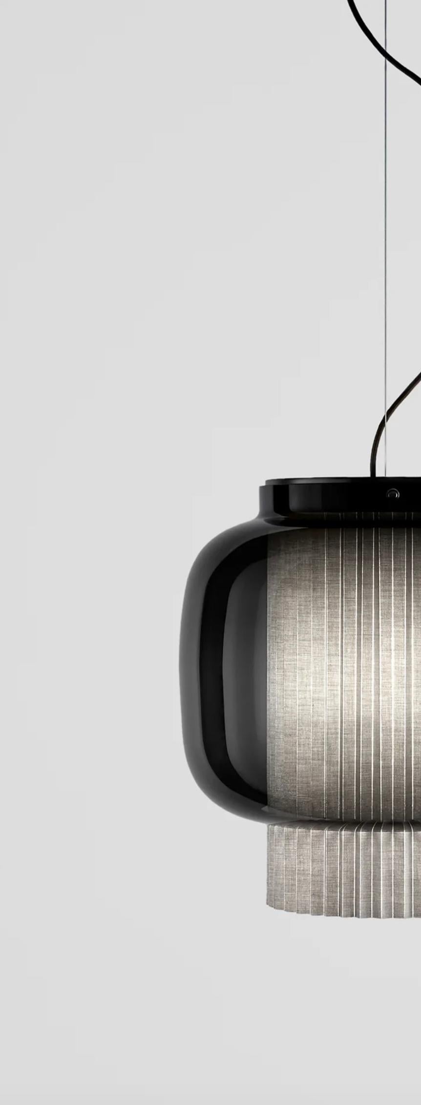 XXI secolo e contemporaneo Sebastian Herkner Manila T Pe Grigio Sospensione Tessile Per Parachilna in vendita