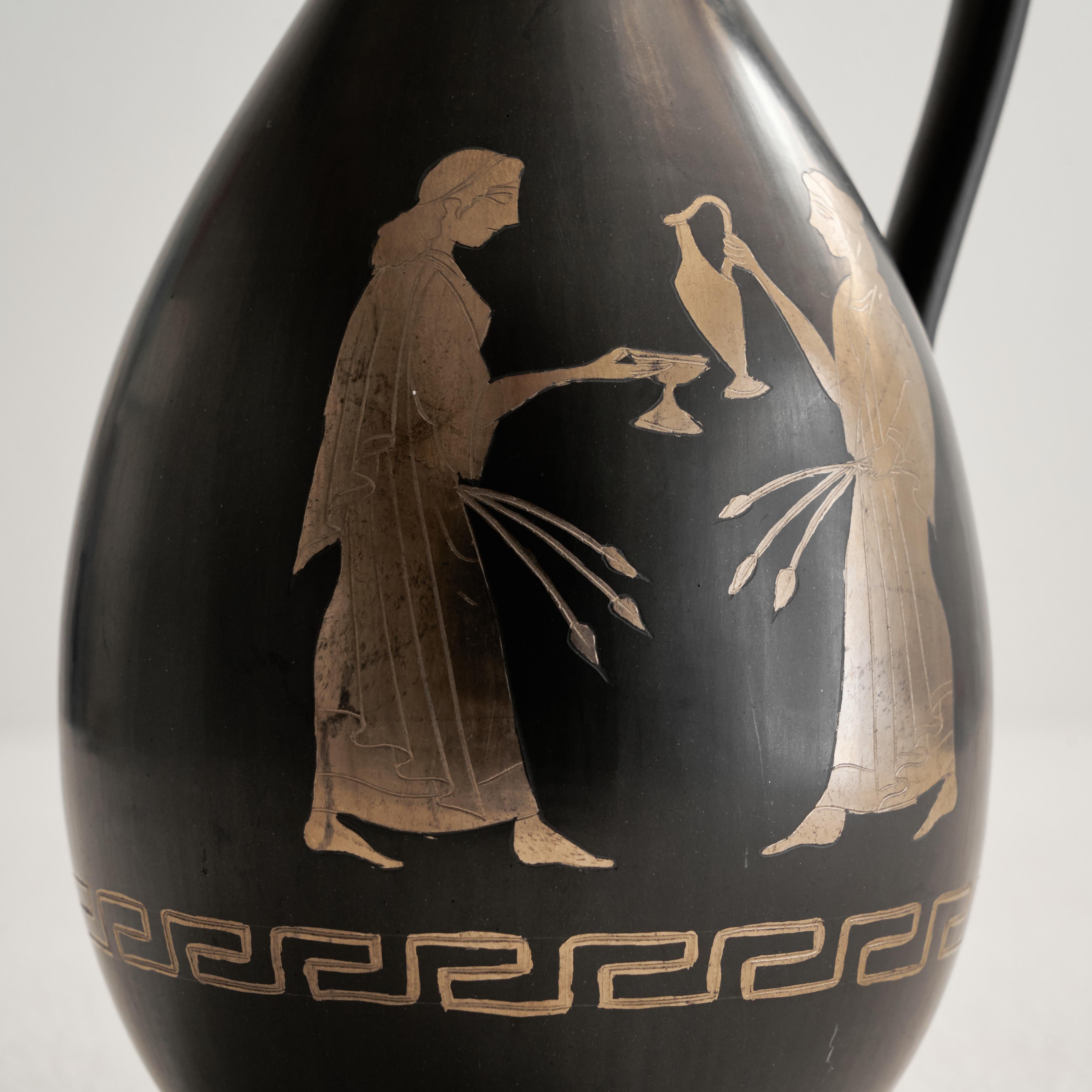 Mid-Century moderno Brocca in ceramica Sebastiani Gubbio 'Bucchero' con decorazioni in oro, Italia, anni '60 in vendita