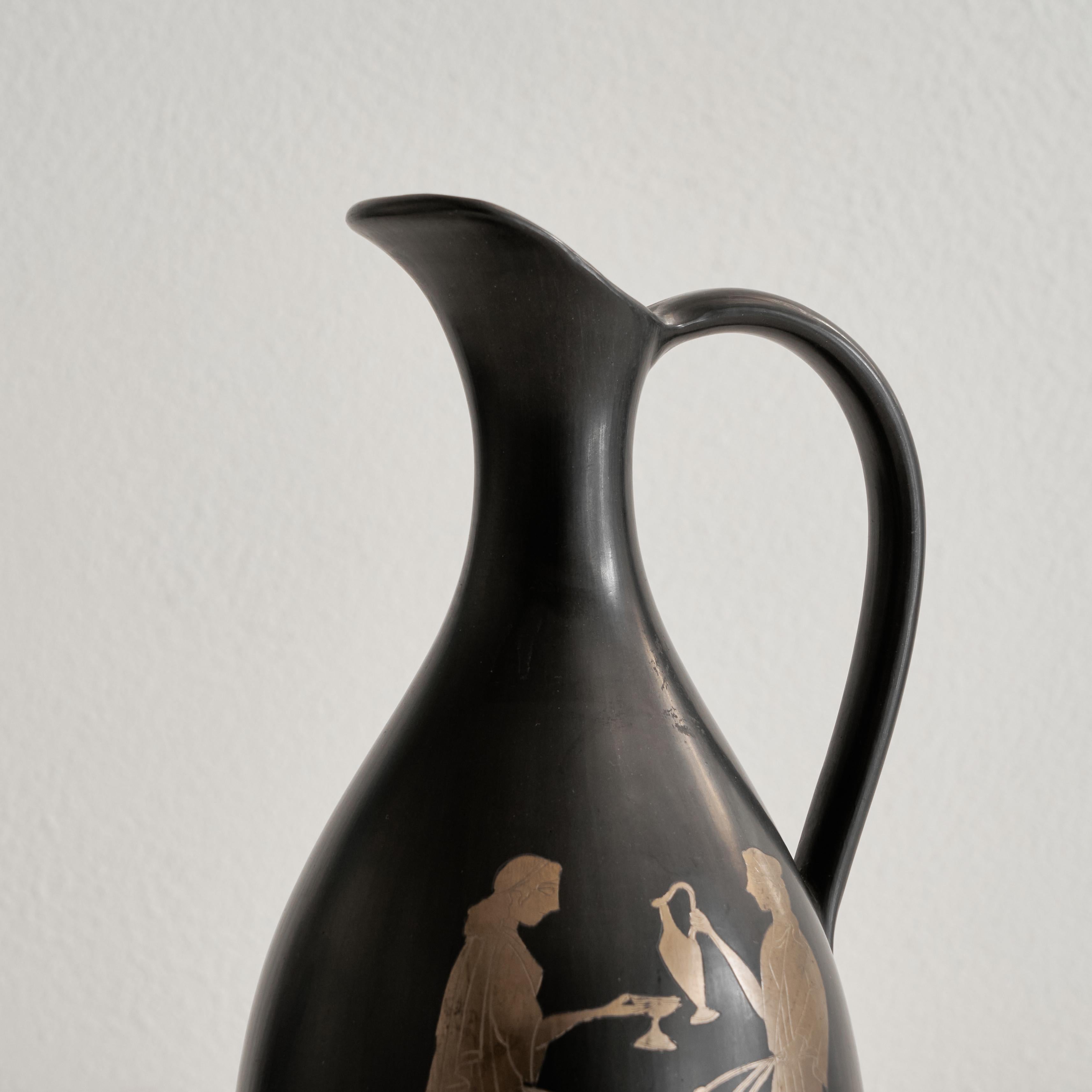Fatto a mano Brocca in ceramica Sebastiani Gubbio 'Bucchero' con decorazioni in oro, Italia, anni '60 in vendita