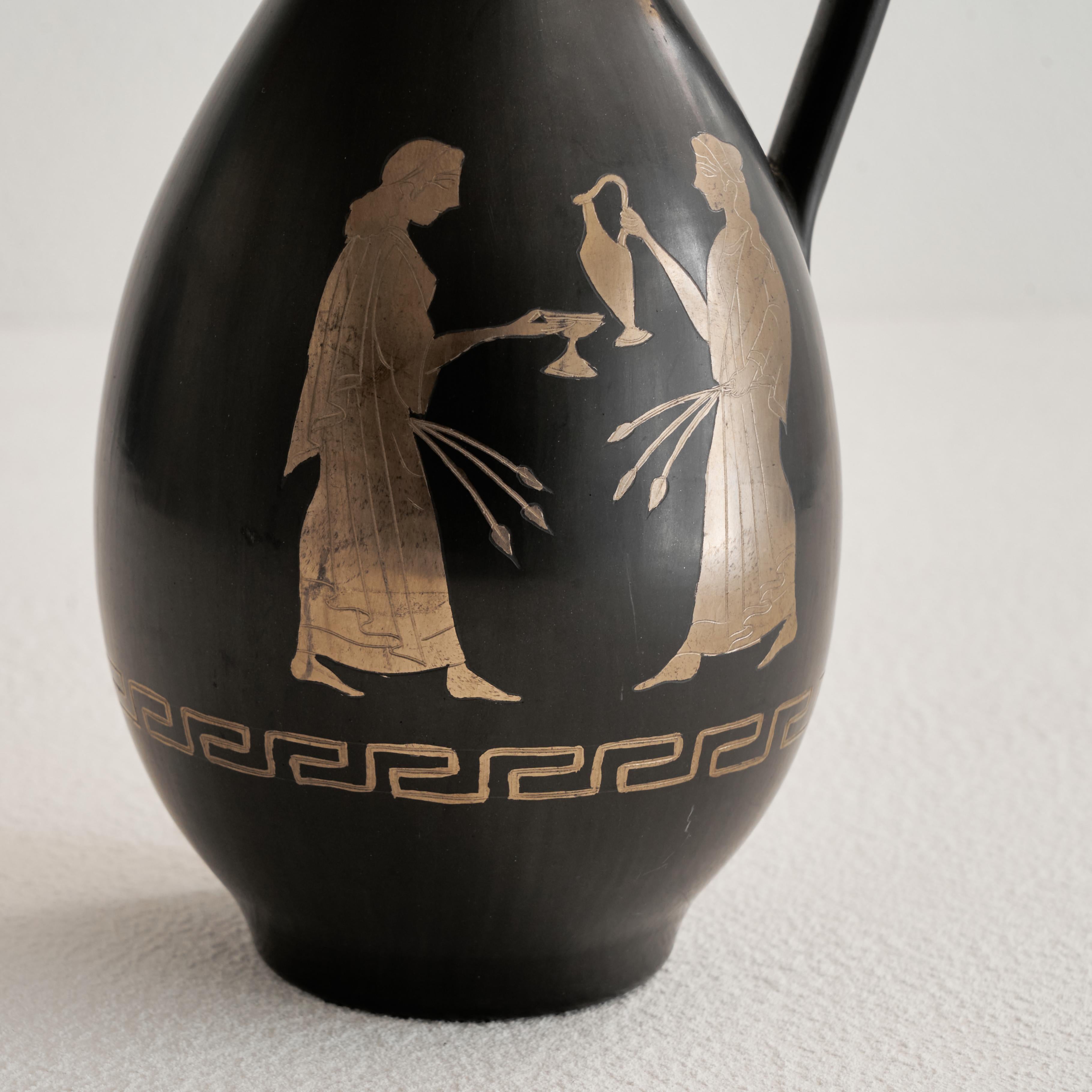 XX secolo Brocca in ceramica Sebastiani Gubbio 'Bucchero' con decorazioni in oro, Italia, anni '60 in vendita