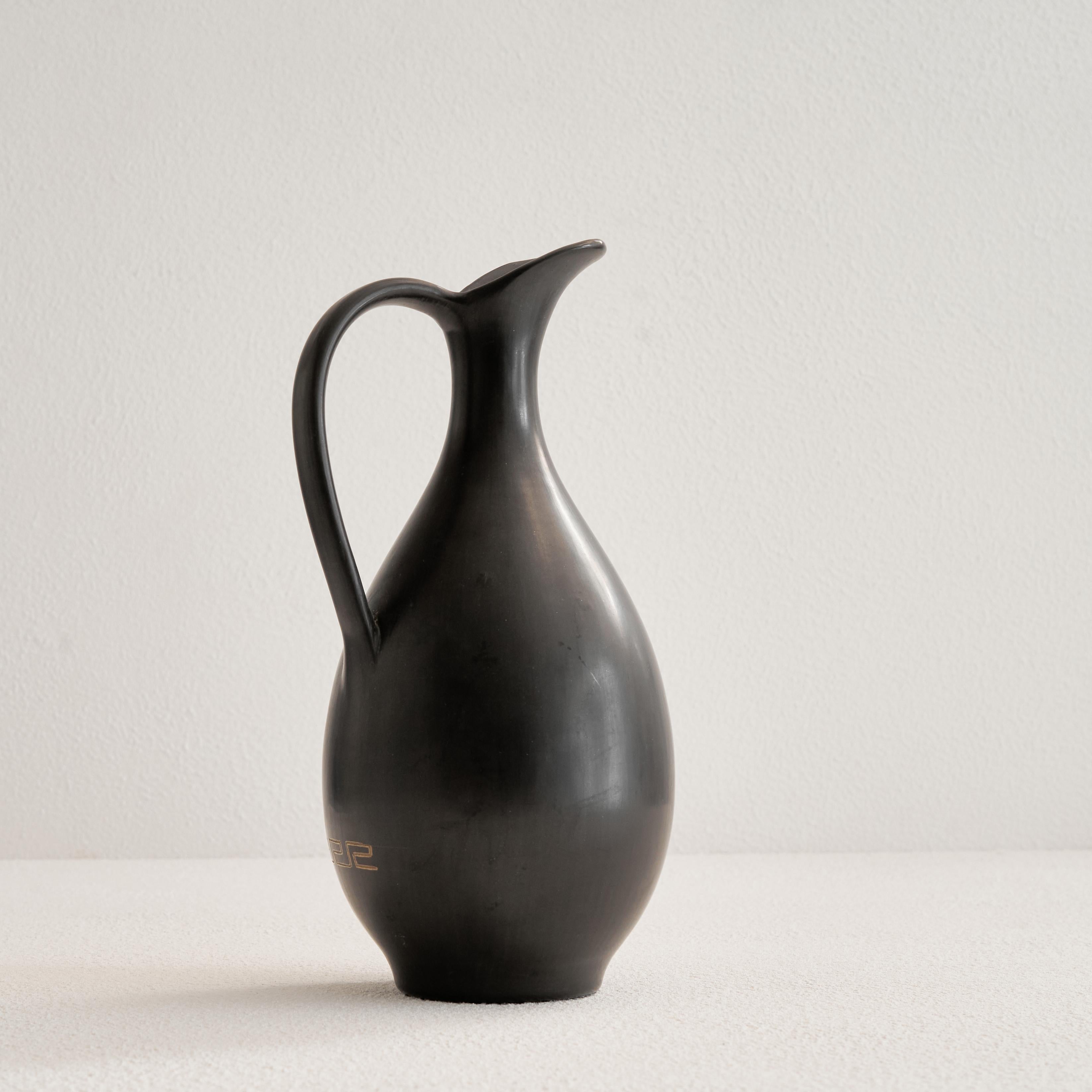 Brocca in ceramica Sebastiani Gubbio 'Bucchero' con decorazioni in oro, Italia, anni '60 in vendita 1