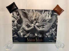Poster promozionale Kodak in bianco e nero autografato da Sebastião Salgado
