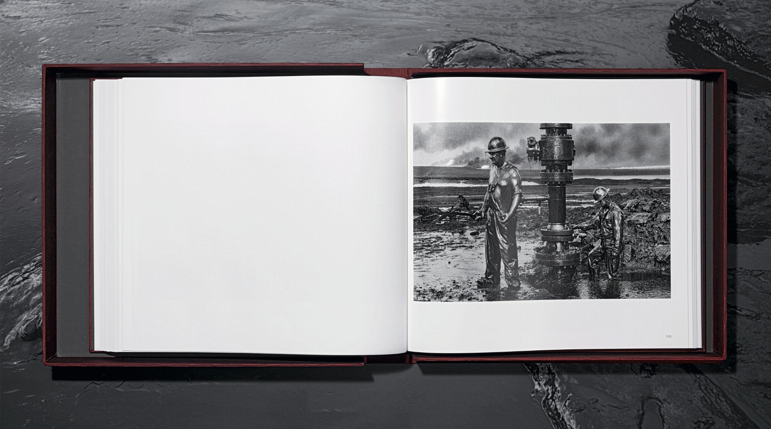 Sebastião Salgado. Koweït. Un désert en feu. Édition limitée, livre signé en vente 5