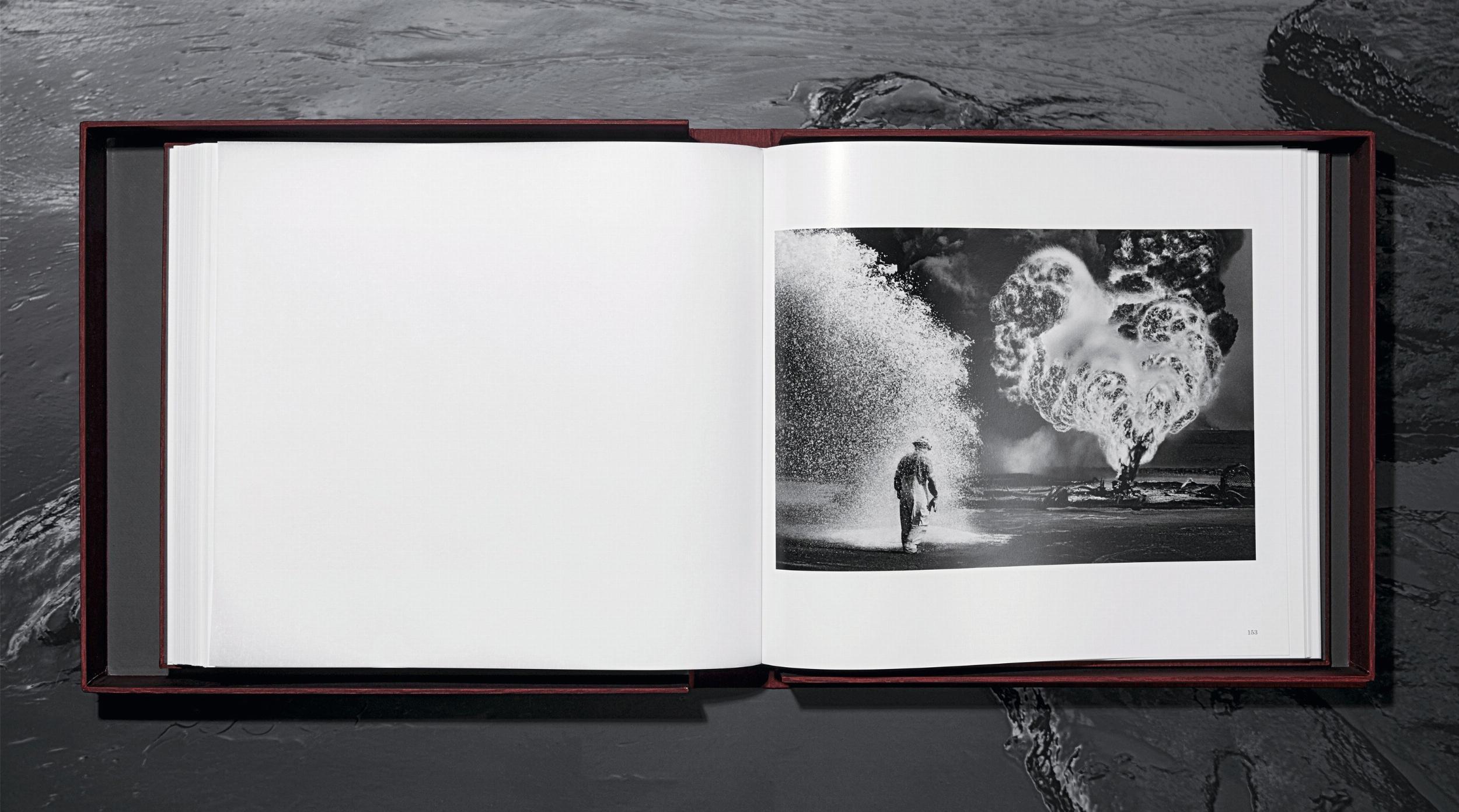 Sebastião Salgado. Koweït. Un désert en feu. Édition limitée, livre signé en vente 7