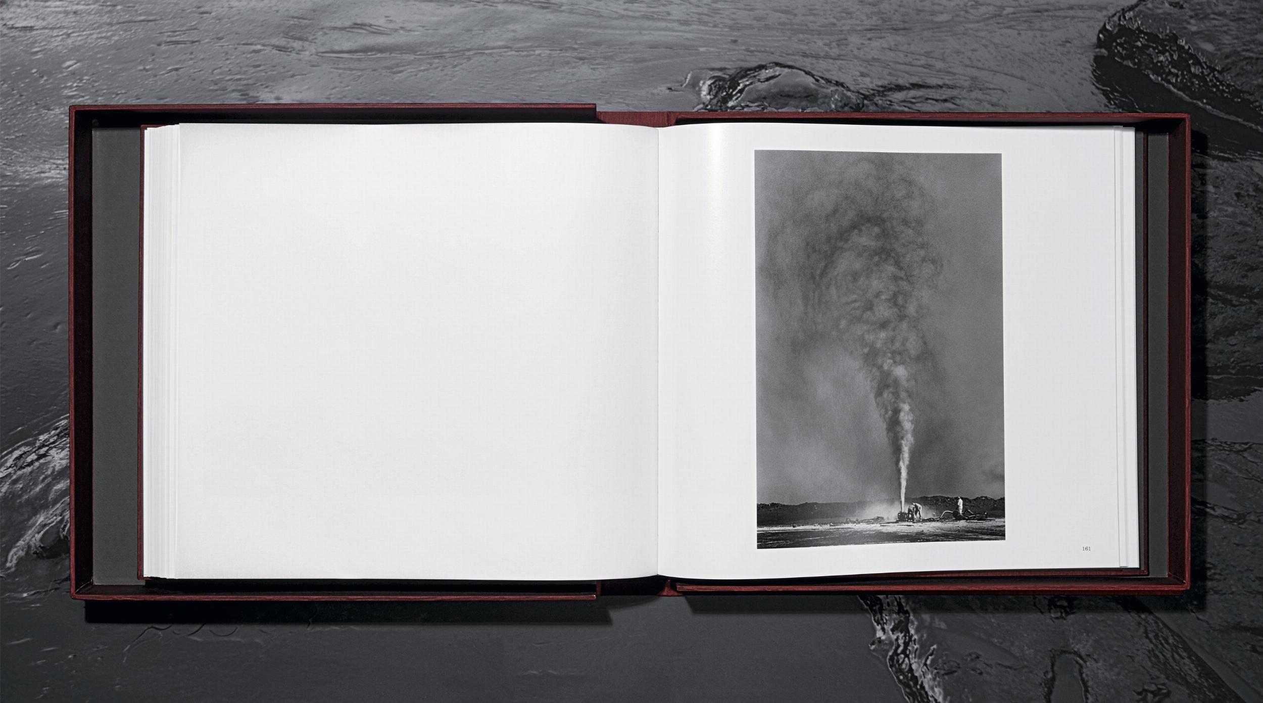 Sebastião Salgado. Koweït. Un désert en feu. Édition limitée, livre signé en vente 8