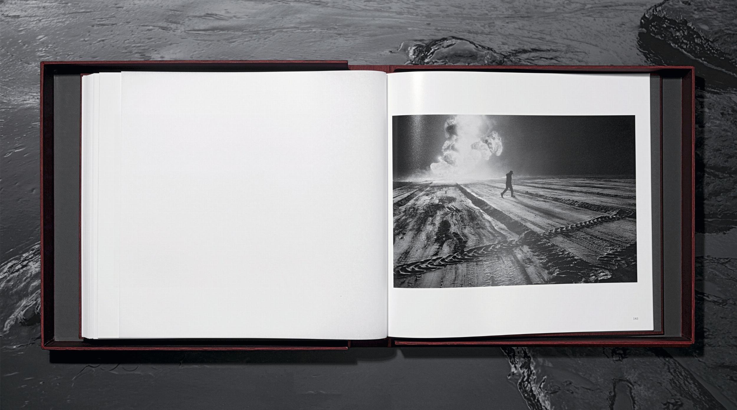 Sebastião Salgado. Koweït. Un désert en feu. Édition limitée, livre signé en vente 10