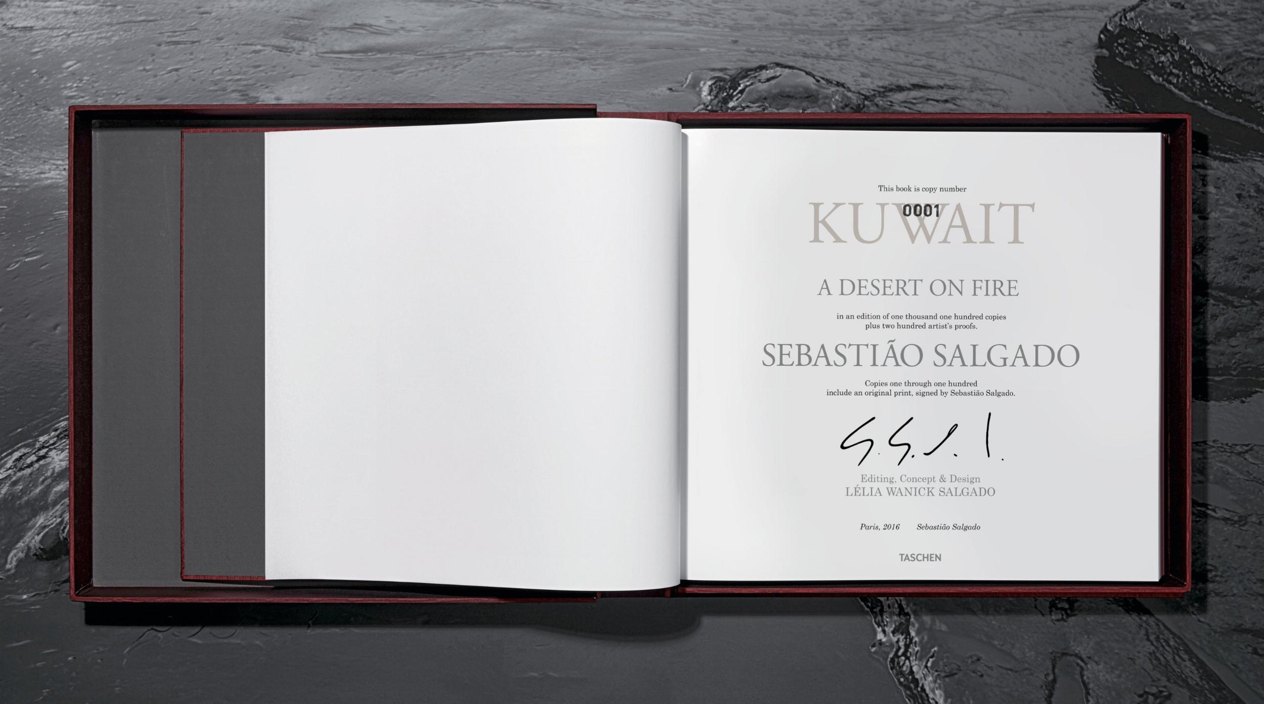 Sebastião Salgado. Koweït. Un désert en feu. Édition limitée, livre signé Neuf - En vente à Los Angeles, CA