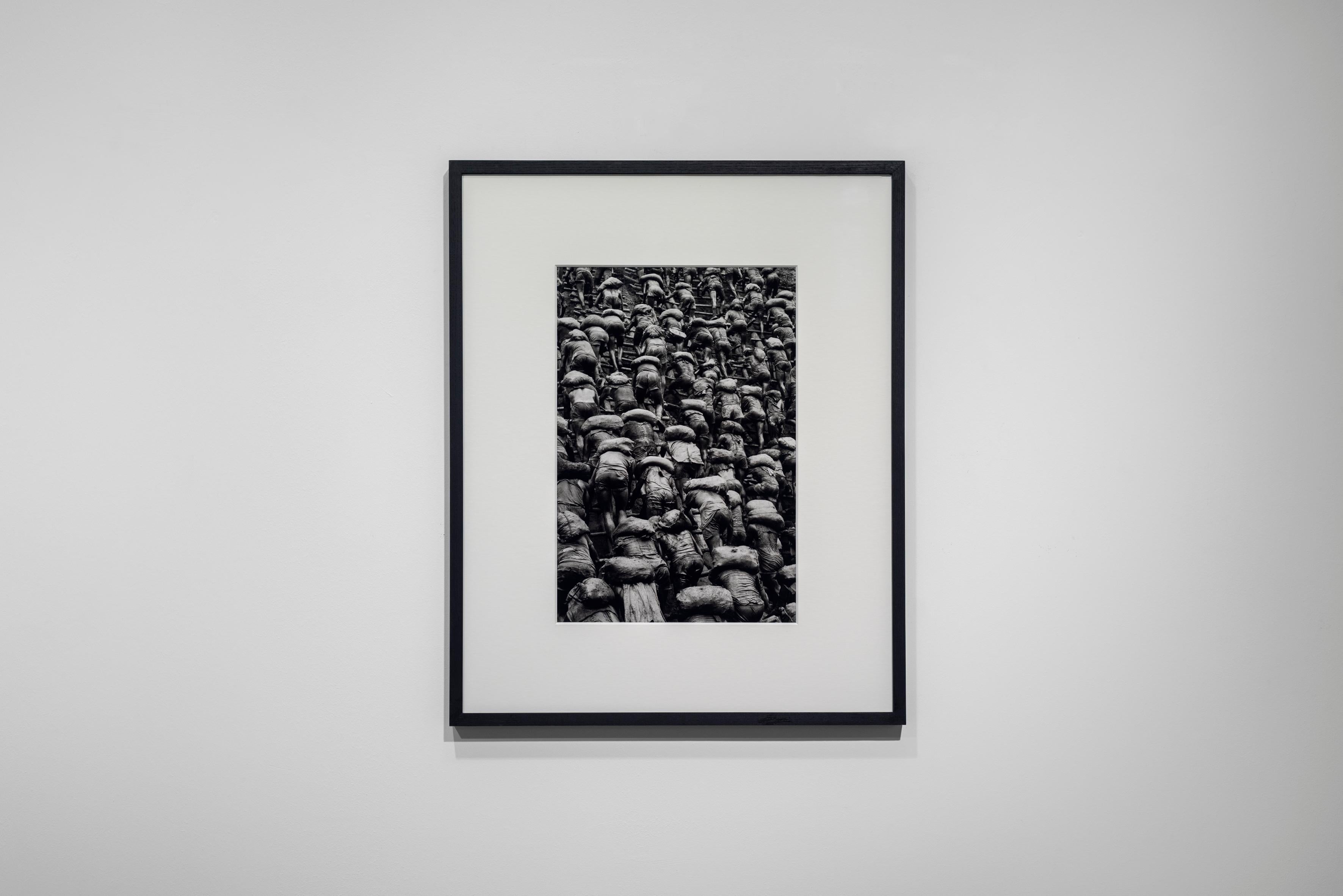 Serra Pelada, Brasilien, 1986 – Sebastião Salgado (Fotografie in Schwarz-Weiß) im Angebot 1