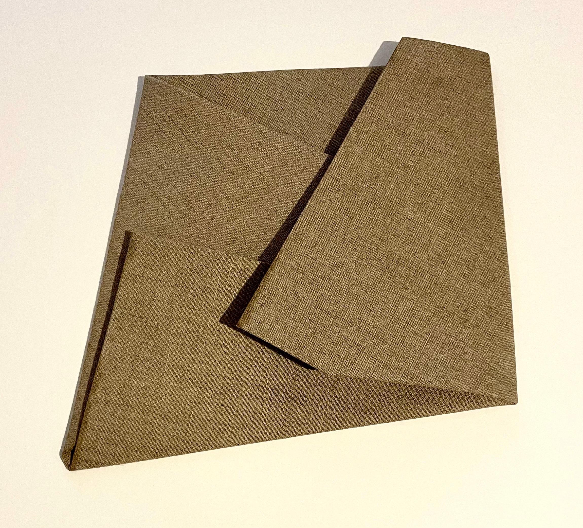 Folded Flat Linen 01
2016
Dimensions: H: 36 cm / W: 35 cm / D: 9 cm
Materials: architectural wire mesh, raw linen


Born in 1962 in Boulogne-Billancourt, France, Sebastien De Ganay studied political science and film at Columbia University in New