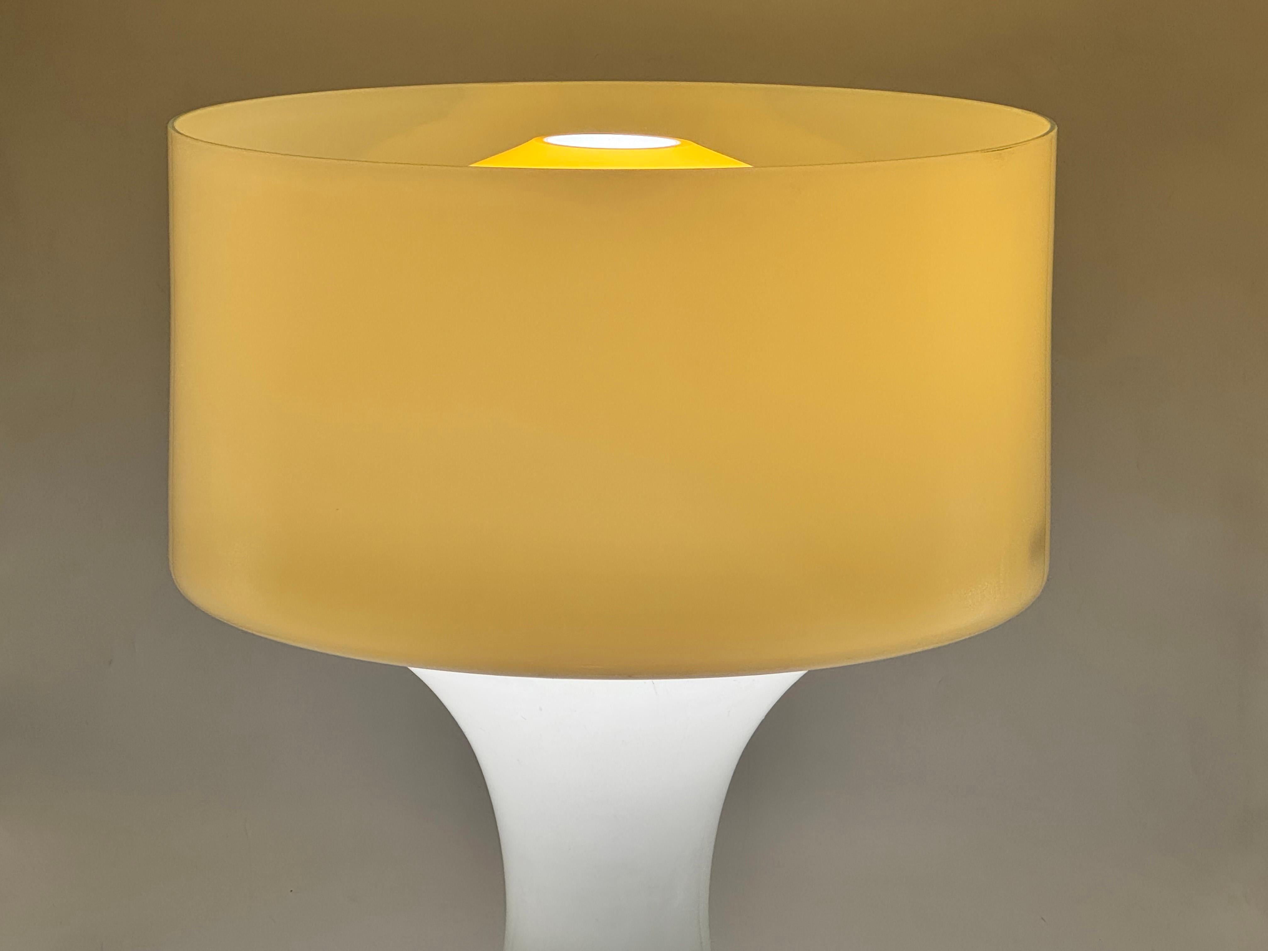 Sebenica Table Lamp by Enrico Capuzzo for Vistosi In Good Condition For Sale In Autonomous City Buenos Aires, CABA