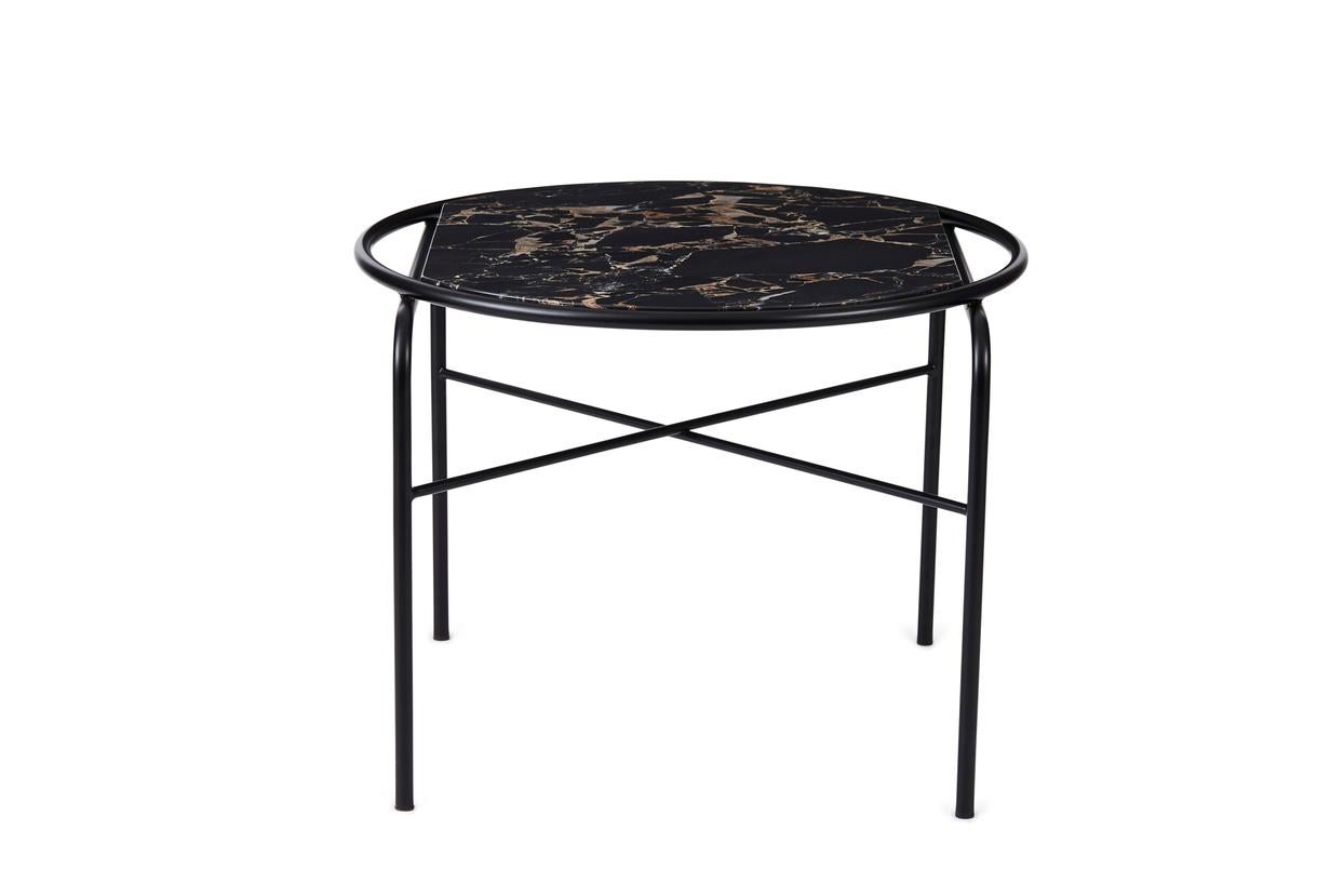 Secant round table black gold marble soft black by Warm Nordic
Dimensions: D60 x H45 cm
Material: Marble, Powder coated steel
Weight: 10.5 kg
Also available in different finishes and dimensions. 

Elegant coffee table that combines a